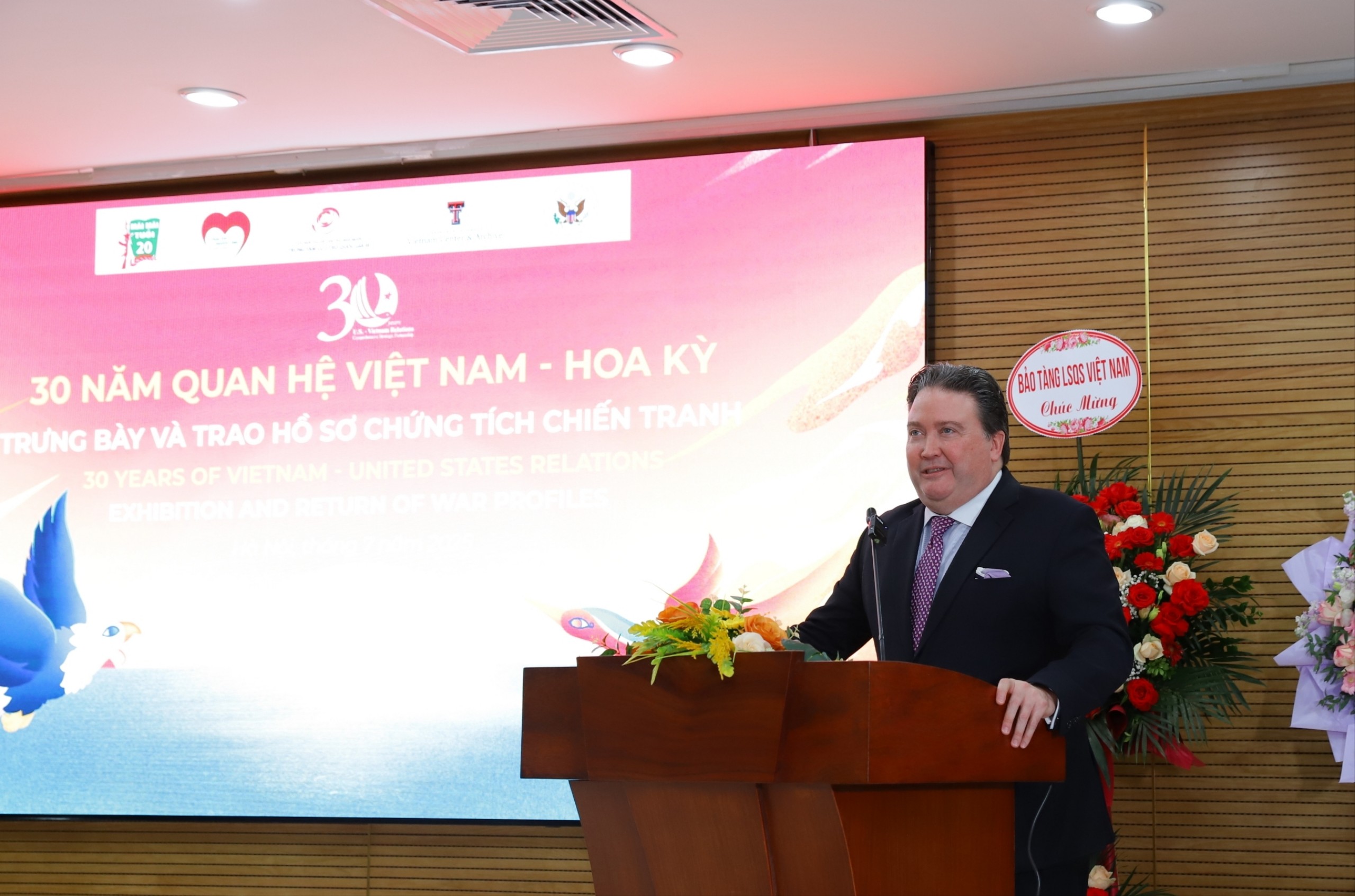 ឯកសារជាច្រើនត្រូវបានបោះពុម្ពជាលើកដំបូងនៅឯការតាំងពិពណ៌ “៣០ ឆ្នាំវៀតណាម - ទំនាក់ទំនងការទូតអាមេរិក” - រូបថត ៤