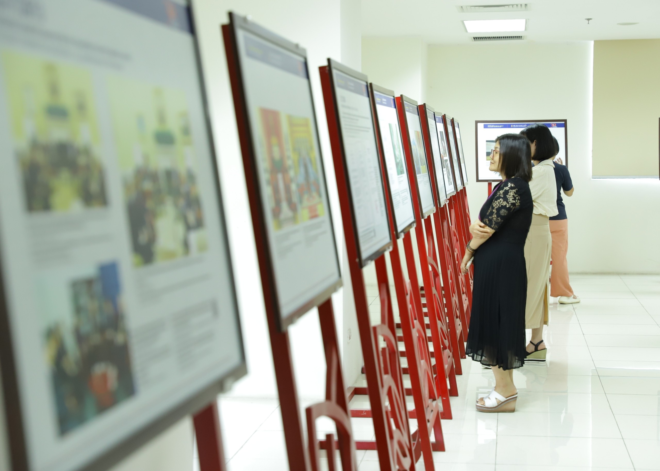 ឯកសារជាច្រើនត្រូវបានបោះពុម្ពជាលើកដំបូងនៅឯការតាំងពិពណ៌ “៣០ ឆ្នាំវៀតណាម - ទំនាក់ទំនងការទូតអាមេរិក” - រូបថត ២