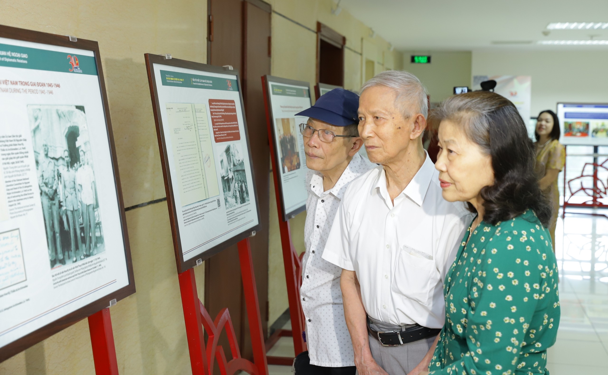 ឯកសារជាច្រើនត្រូវបានបោះពុម្ពជាលើកដំបូងនៅឯការតាំងពិពណ៌ “៣០ ឆ្នាំវៀតណាម - ទំនាក់ទំនងការទូតអាមេរិក” - រូបថត ១