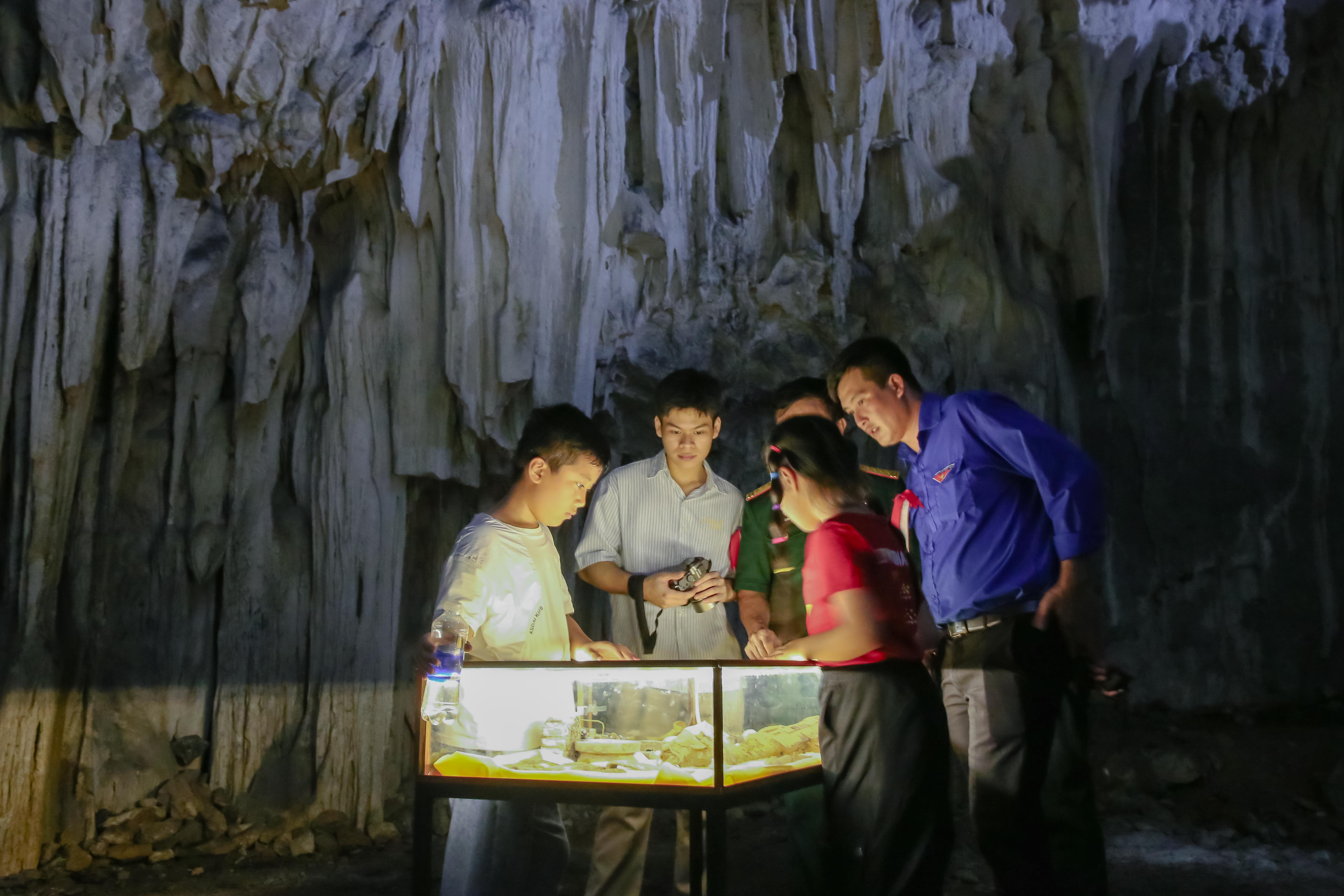 Gua Chi Huy - ruang kelas sejarah di tengah hutan - foto 4