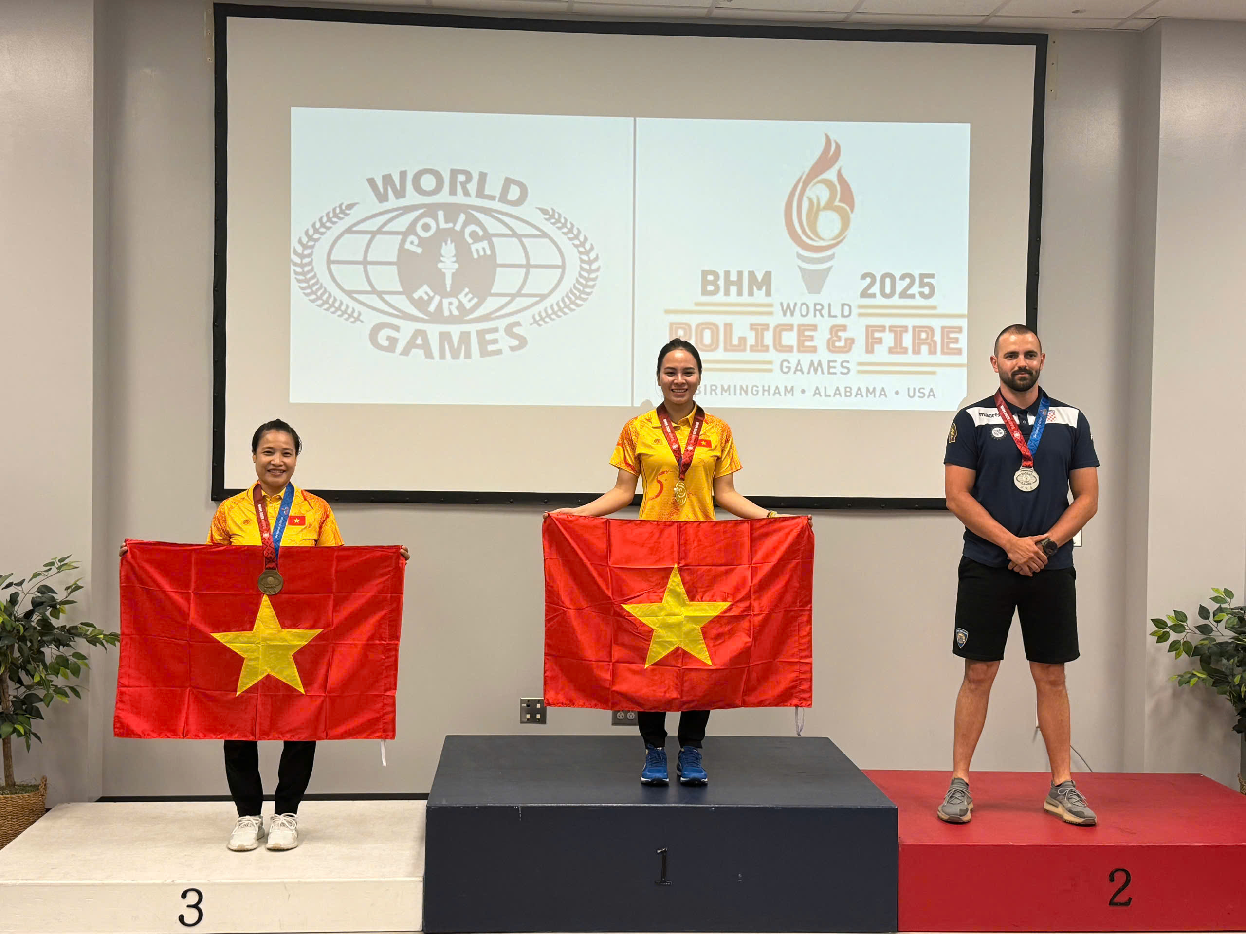 T&T گروپ نے CAND اسپورٹس وفد کو ایوارڈ دیا - تصویر 1