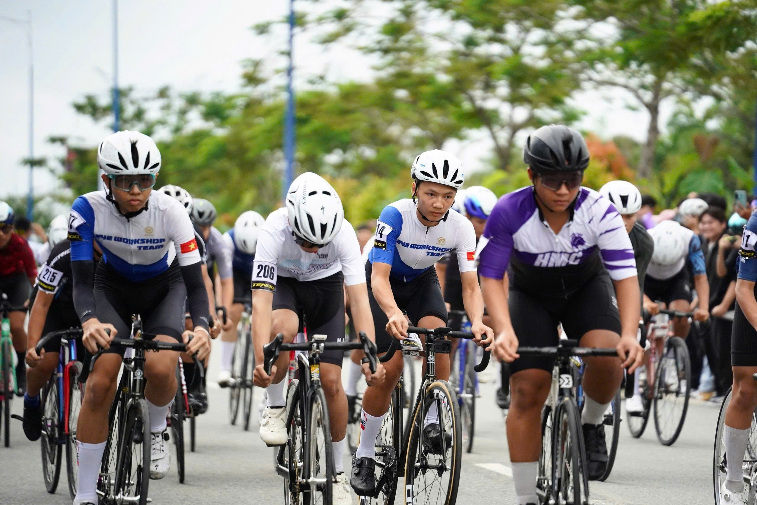 250 atleten strijden op het 39e Nationaal Kampioenschap Wielrennen op de Weg en in de Mountainbike - foto 1