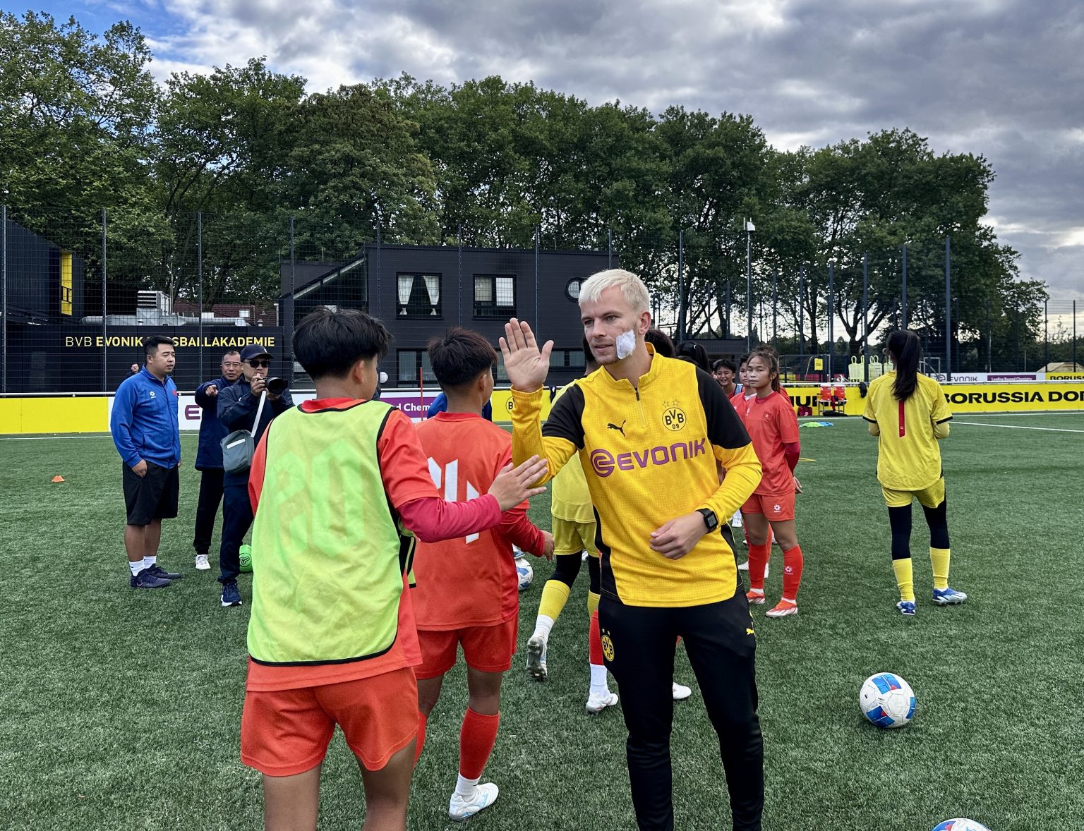 বরুসিয়া ডর্টমুন্ড U17 কোচ ভিয়েতনাম U17 মহিলা খেলোয়াড়দের প্রশংসা করেছেন - ছবি 2