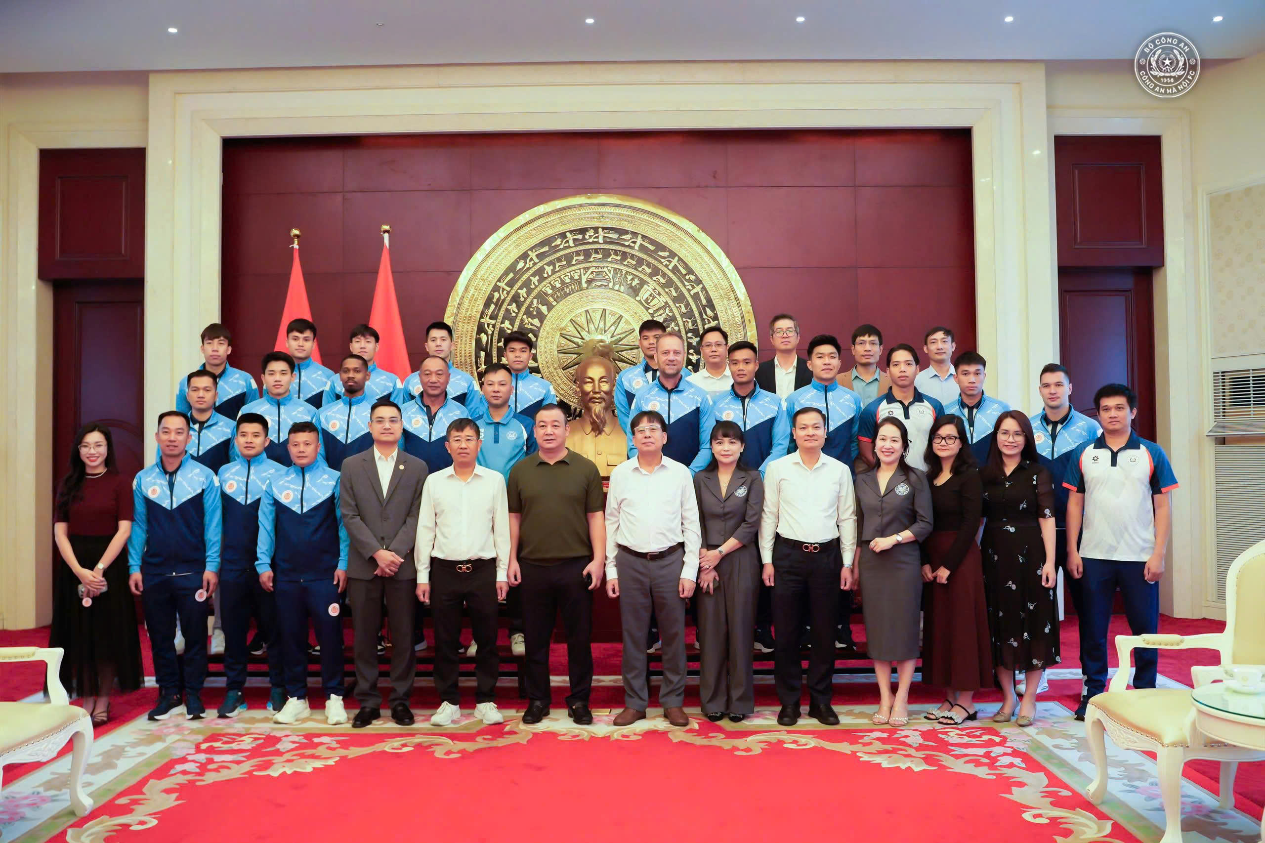 চীনে ভিয়েতনাম দূতাবাস হ্যানয় পুলিশ ক্লাবকে স্বাগত জানিয়েছে - ছবি ৩