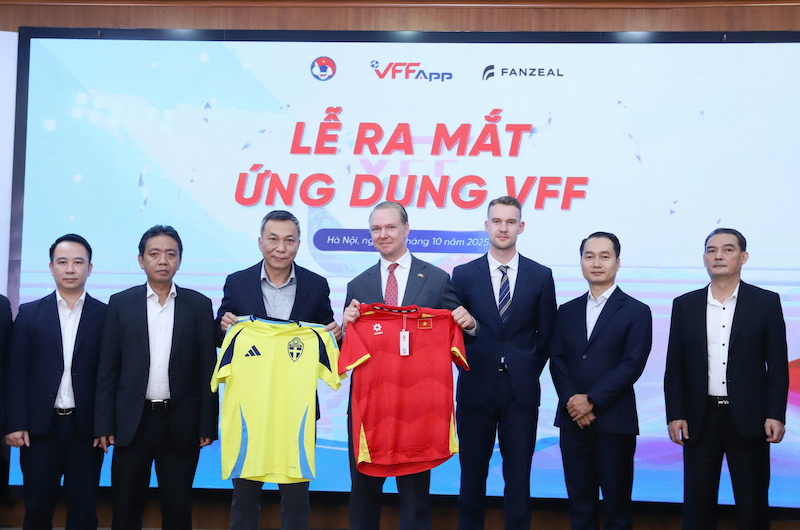 ភ្ជាប់បាល់ទាត់វៀតណាមជាមួយអ្នកគាំទ្រដោយប្រើបច្ចេកវិទ្យាសកល - រូបថត ២