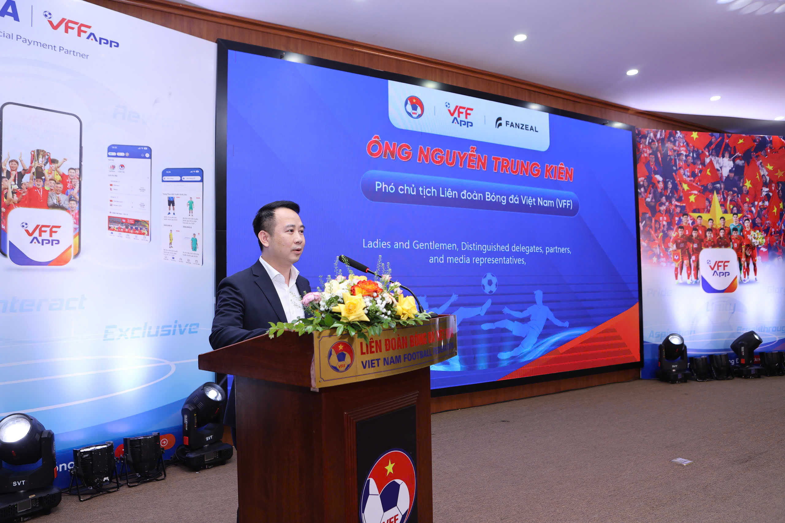 ភ្ជាប់បាល់ទាត់វៀតណាមជាមួយអ្នកគាំទ្រដោយប្រើបច្ចេកវិទ្យាសកល - រូបថត ៣