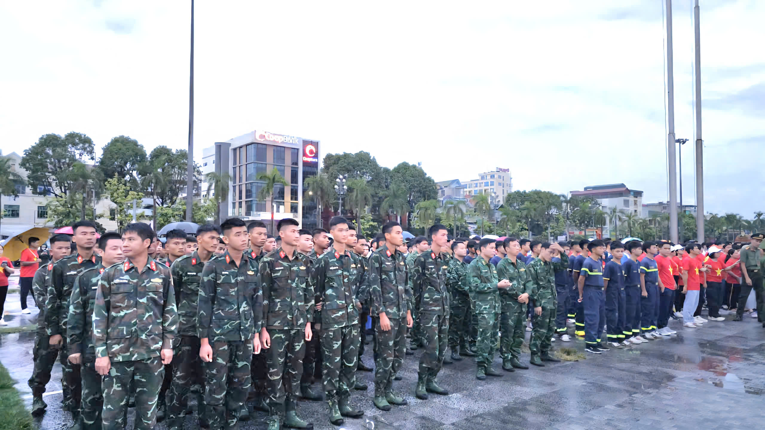 “Maju bersama Vietnam”: Puluhan ribu langkah kaki dari Thanh Hoa bergabung dengan seluruh negeri - foto 2