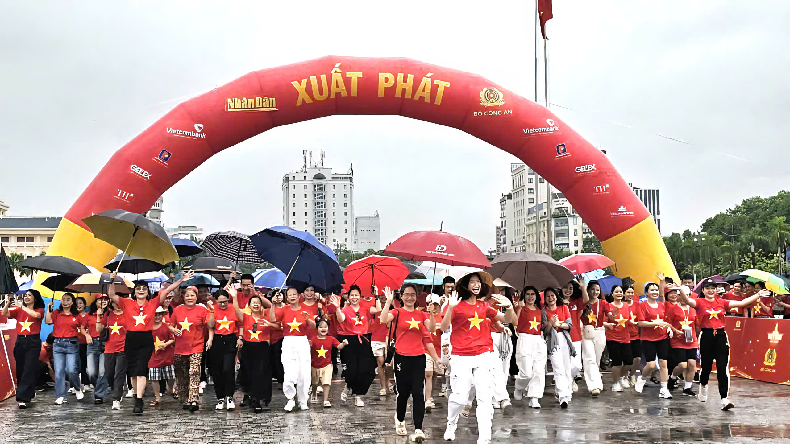 “Maju bersama Vietnam”: Puluhan ribu langkah kaki dari Thanh Hoa bergabung dengan seluruh negeri - foto 1