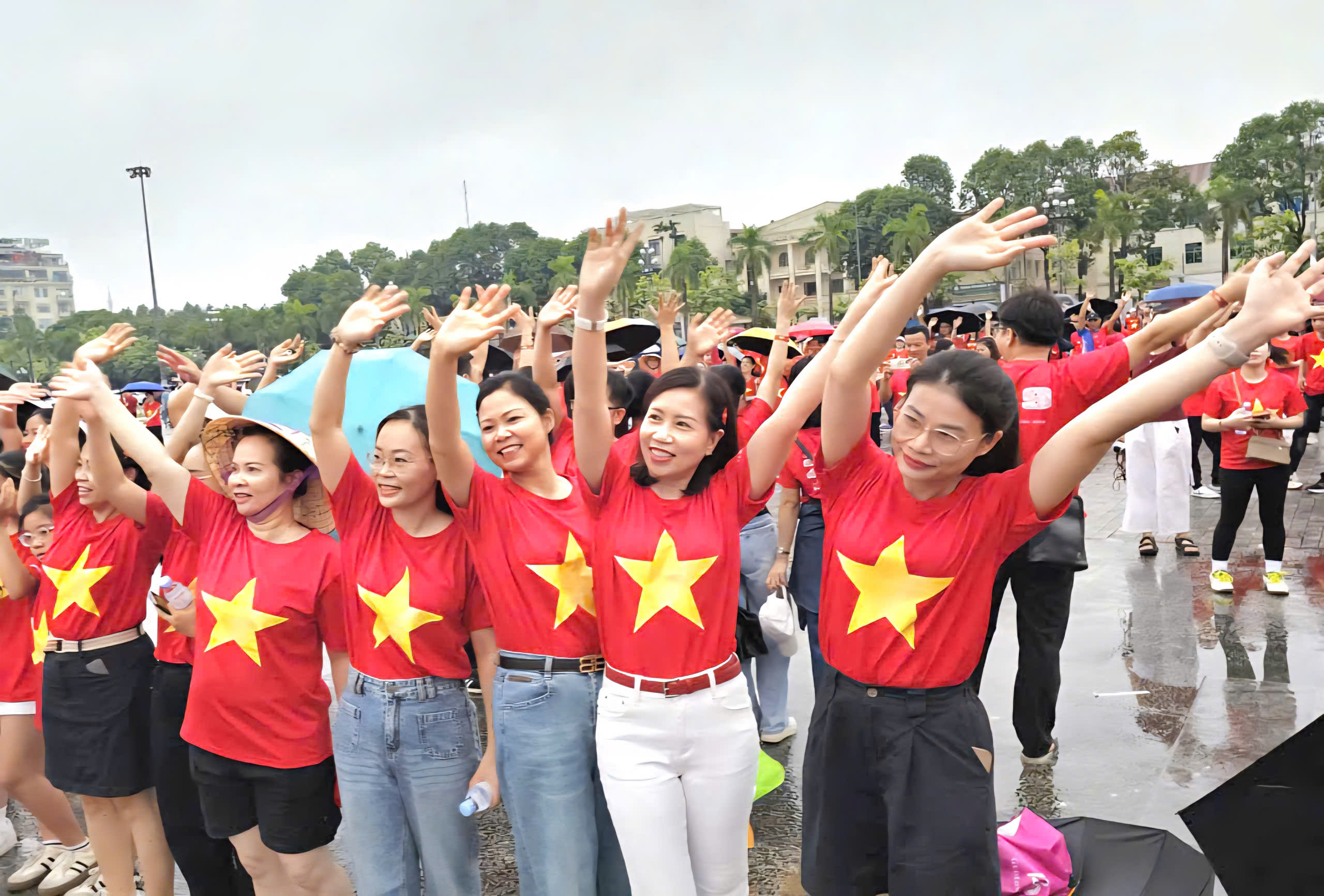 “Maju bersama Vietnam”: Puluhan ribu langkah kaki dari Thanh Hoa bergabung dengan seluruh negeri - foto 4
