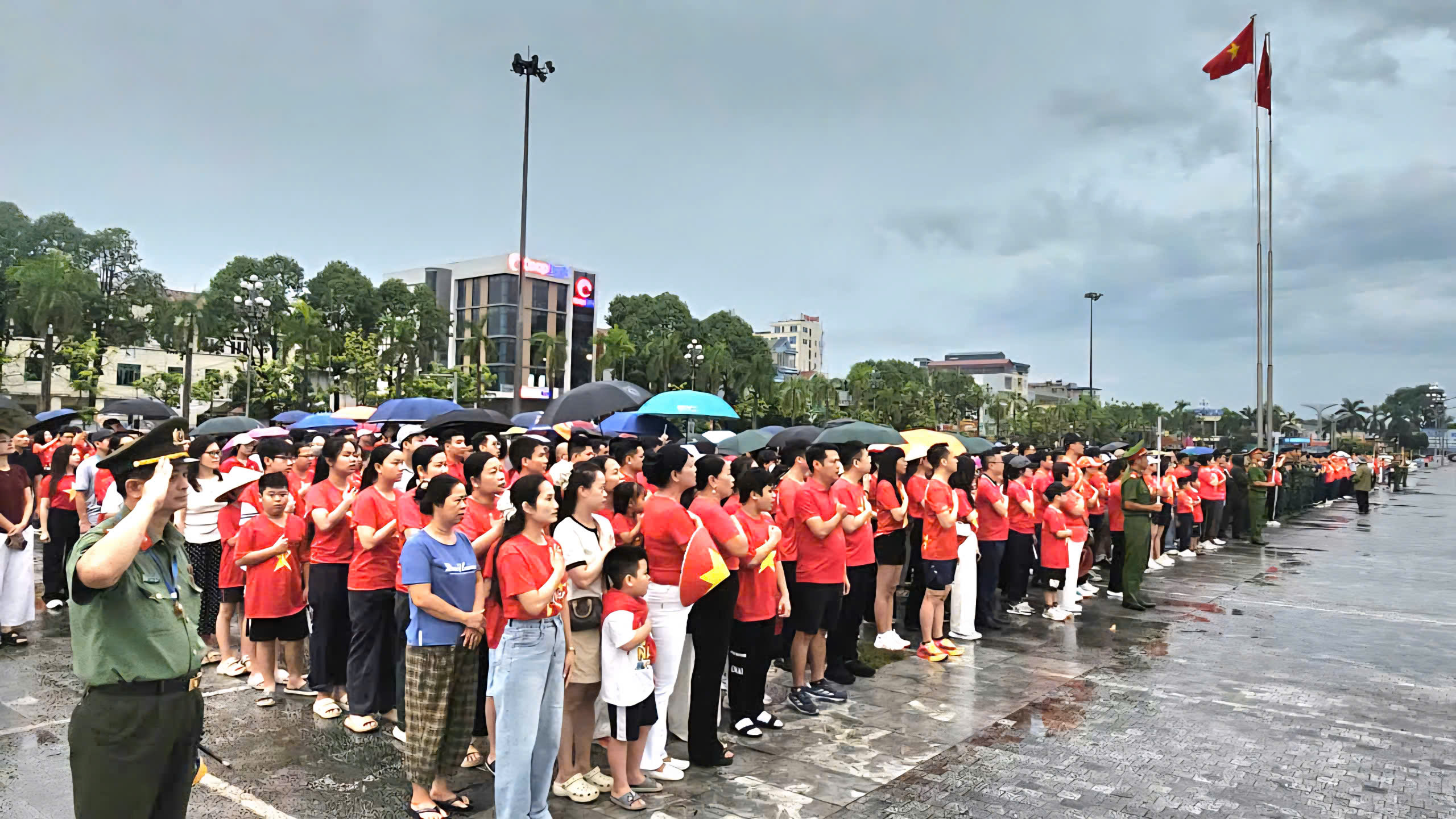 “Maju bersama Vietnam”: Puluhan ribu langkah kaki dari Thanh Hoa bergabung dengan seluruh negeri - foto 3