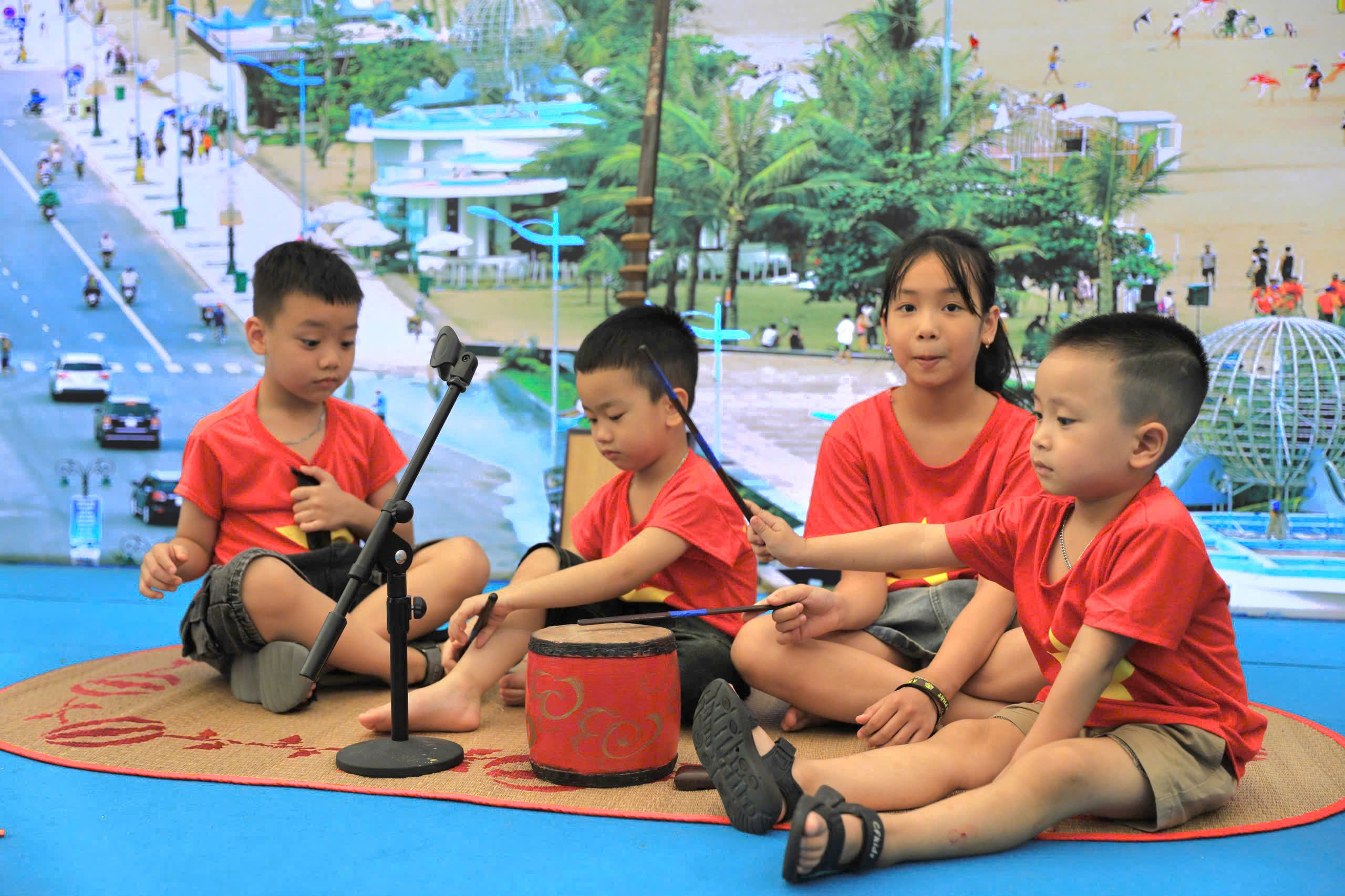 Tisíce lidí z celé země se hrnuly na výstavu „80 let cesty nezávislosti – svobody – štěstí“ – foto 9