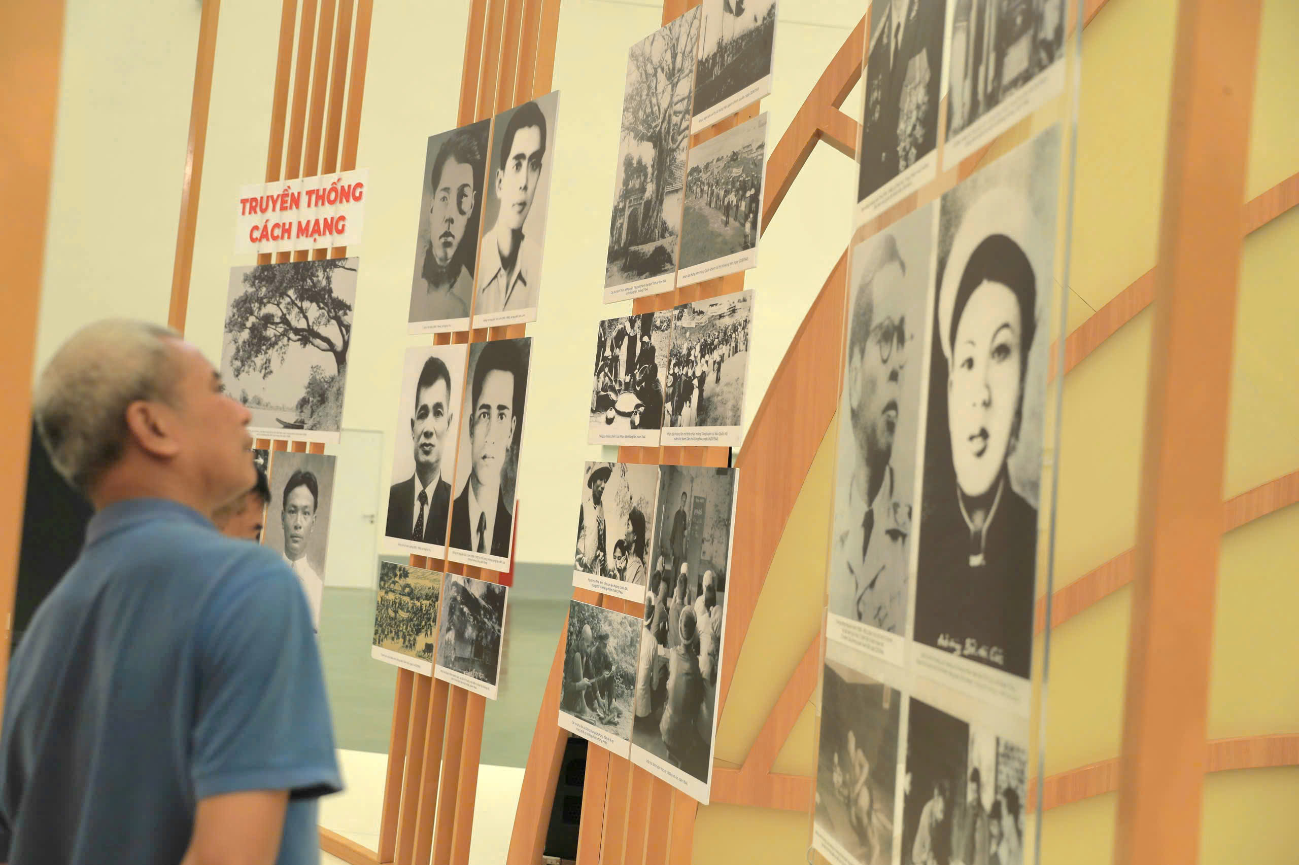 Tisíce lidí z celé země se hrnuly na výstavu „80 let cesty nezávislosti – svobody – štěstí“ – foto 12