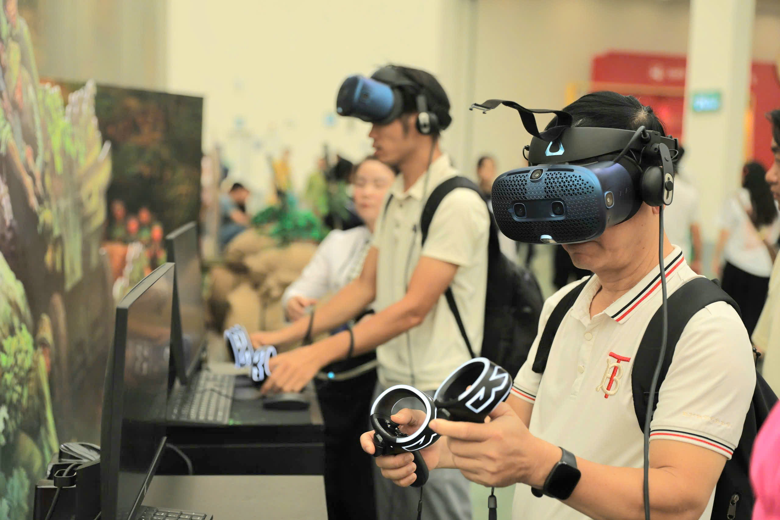 Tisíce lidí z celé země se hrnuly na výstavu „80 let cesty nezávislosti – svobody – štěstí“ – foto 8