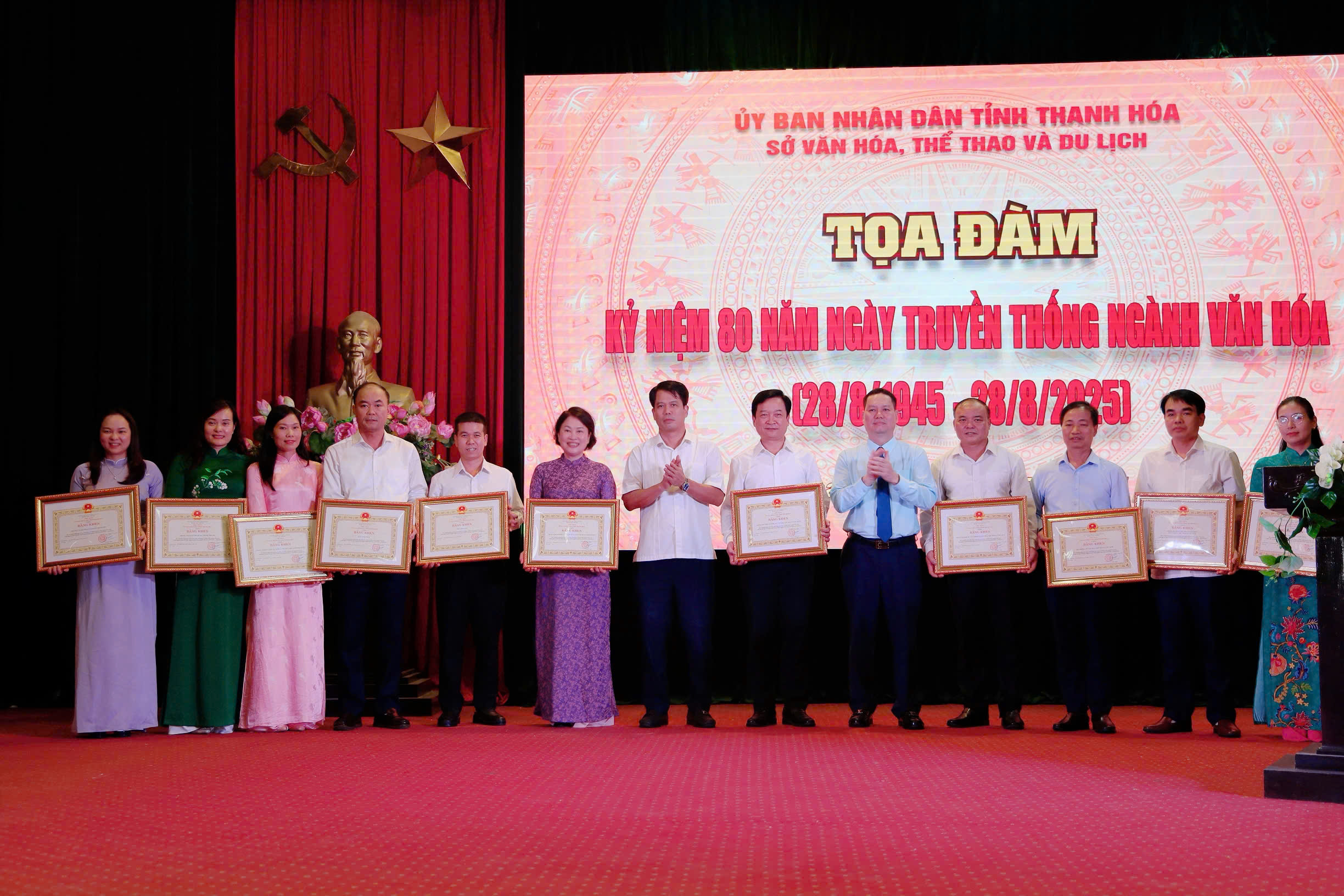 タインホアは地域の文化、スポーツ、観光の中心地となることを決意 - 写真1