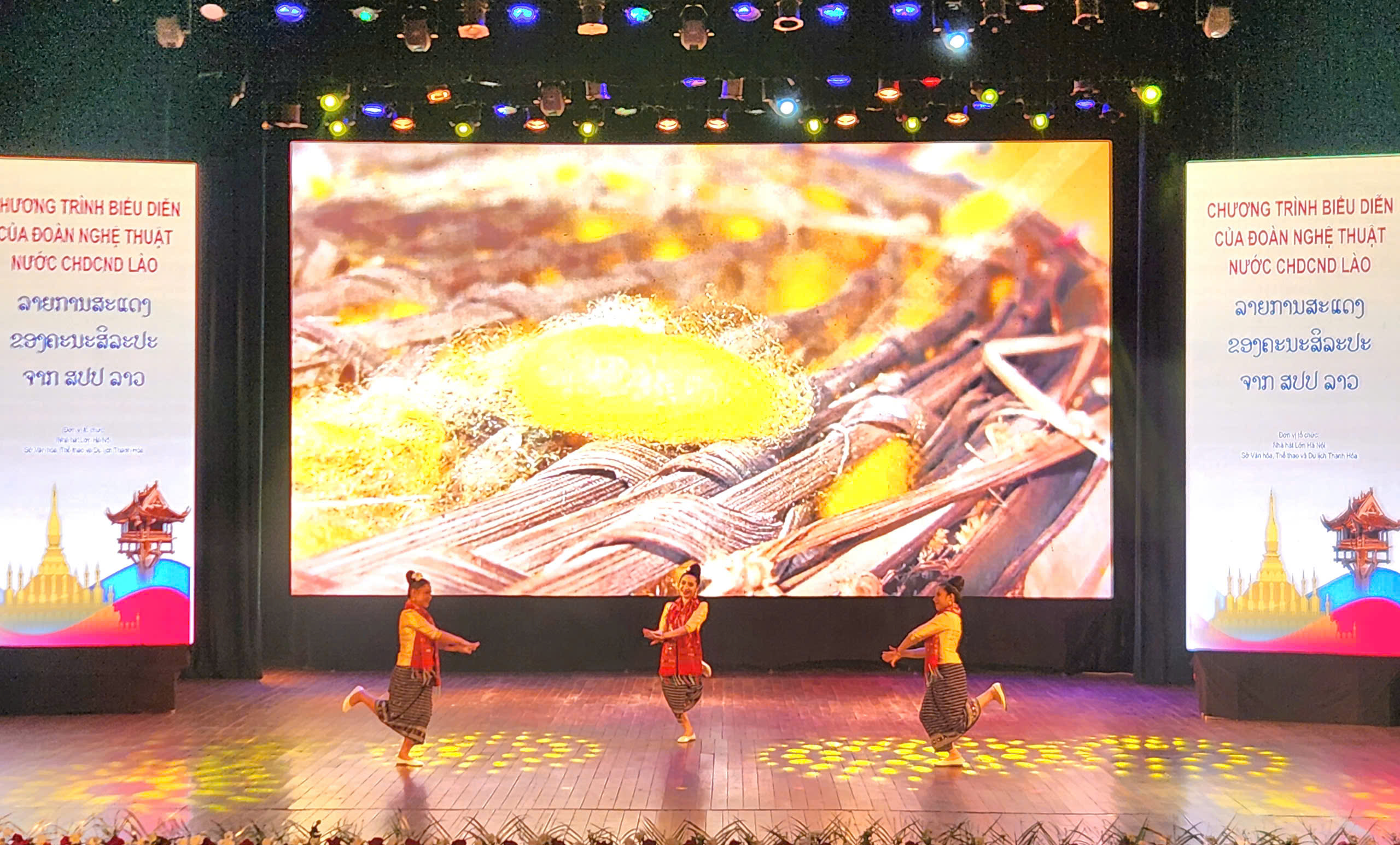 សាមគ្គីភាពវៀតណាម-ឡាវក្នុងរាត្រីសិល្បៈពិសេសនៅ Thanh Hoa - រូបថត ៥