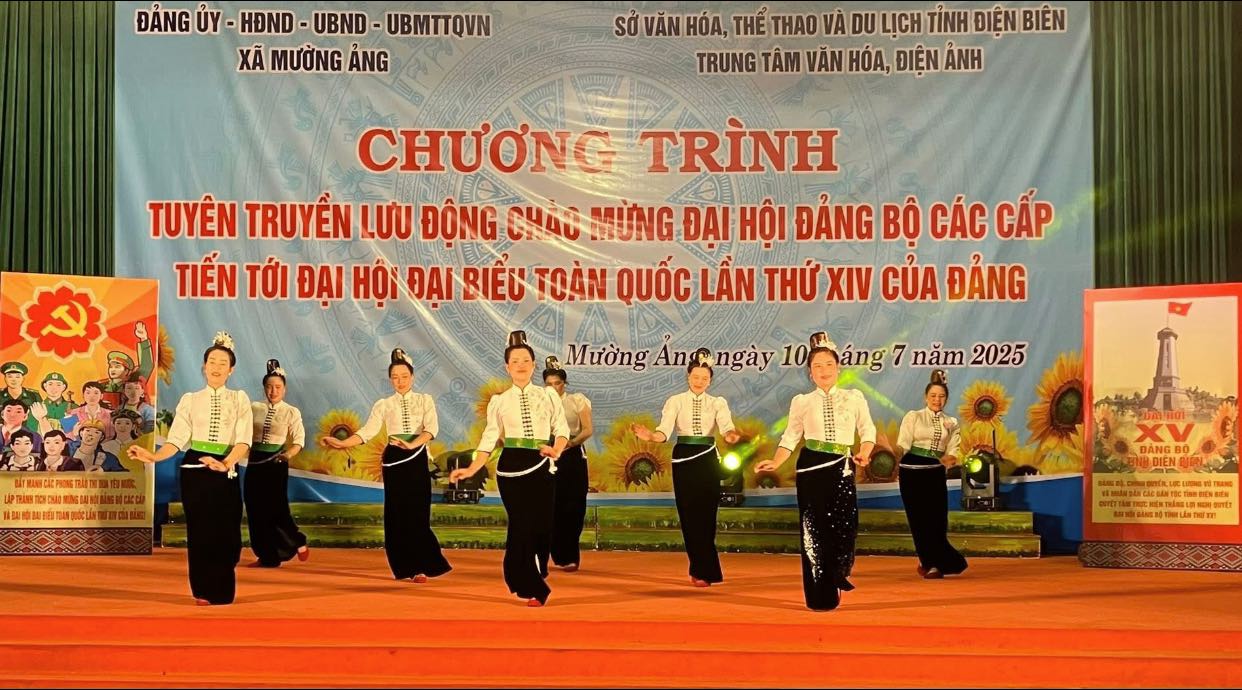 Høydepunkter fra propagandaprogrammet for å ønske partikongressene på alle nivåer velkommen i Muong Ang - bilde 4
