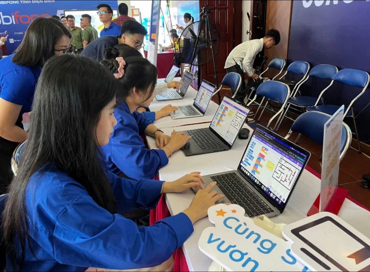 ディエンビエンは「人民のためのデジタル教育」運動をすべての村や集落に広めています - 写真1
