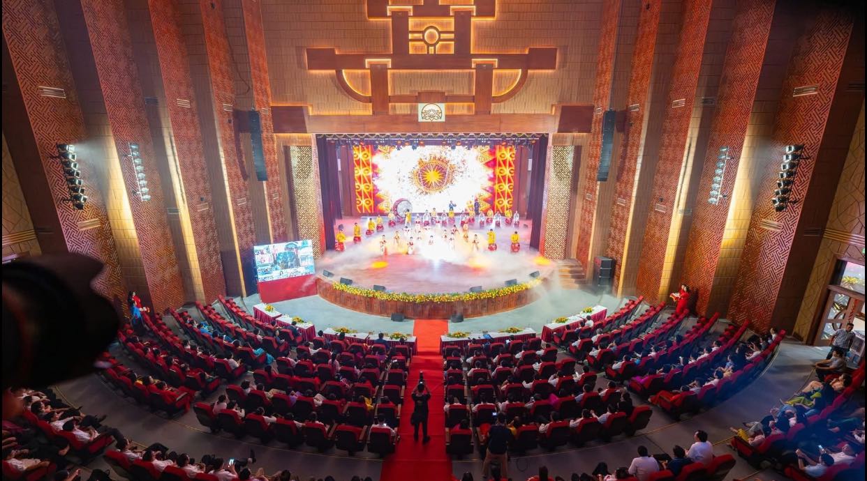 Phu Tho meresmikan Rumah Budaya dan Seni dengan investasi hampir 426 miliar VND - foto 3