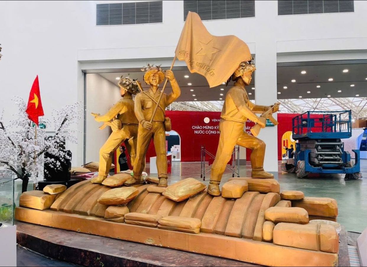 Warna-warni Dien Bien di Pameran Prestasi Nasional menarik wisatawan - foto 4