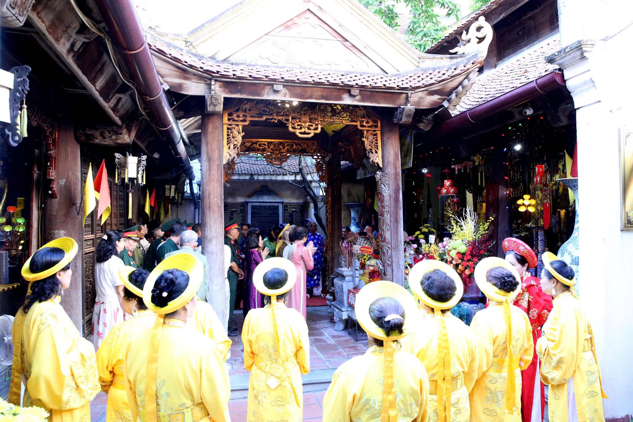 Weihrauchopfer zum Gedenken an den 908. Todestag der Kaiserinwitwe Nguyen Phi Y Lan – Foto 5