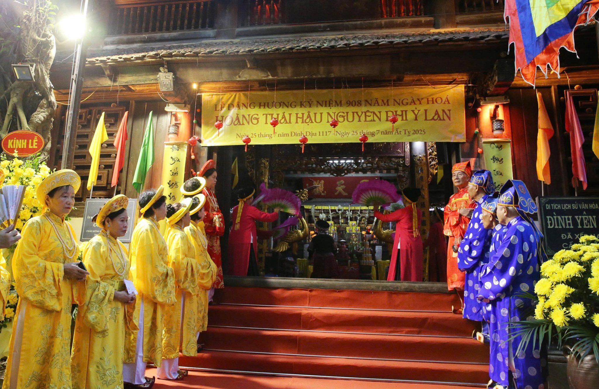 Weihrauchopfer zum Gedenken an den 908. Todestag der Kaiserinwitwe Nguyen Phi Y Lan – Foto 4