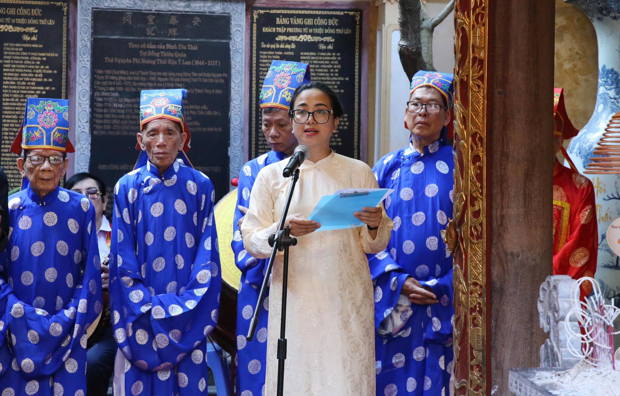 Weihrauchopfer zum Gedenken an den 908. Todestag der Kaiserinwitwe Nguyen Phi Y Lan – Foto 3