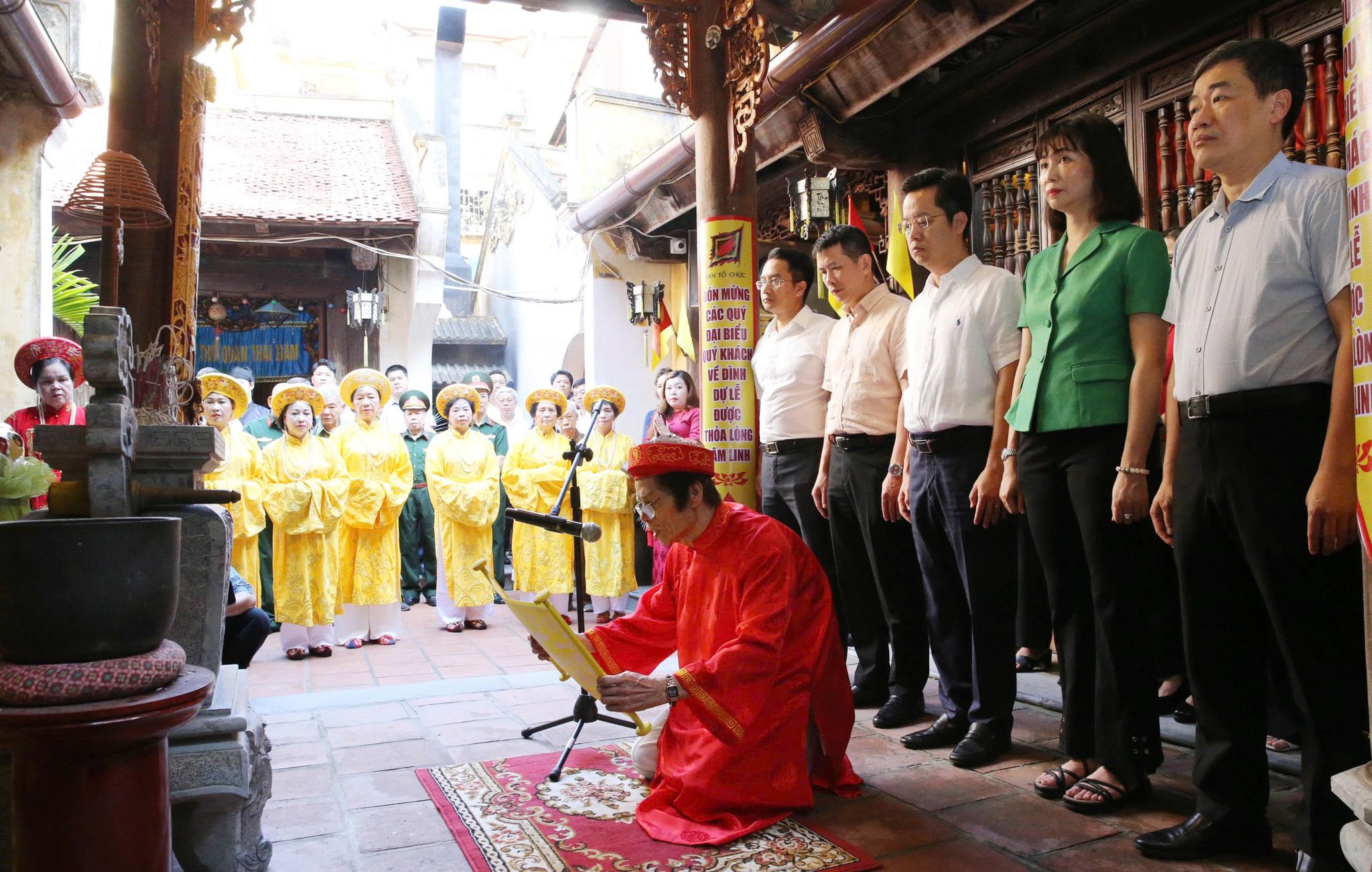 Weihrauchopfer zum Gedenken an den 908. Todestag der Kaiserinwitwe Nguyen Phi Y Lan – Foto 2