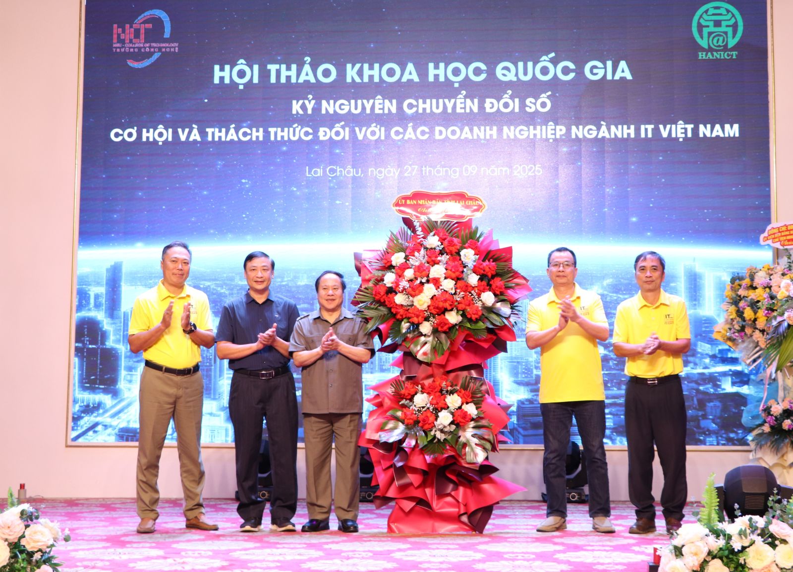 យុគសម័យនៃការផ្លាស់ប្តូរឌីជីថល៖ ឱកាស និងបញ្ហាប្រឈមសម្រាប់អាជីវកម្ម IT វៀតណាម - រូបថត ១