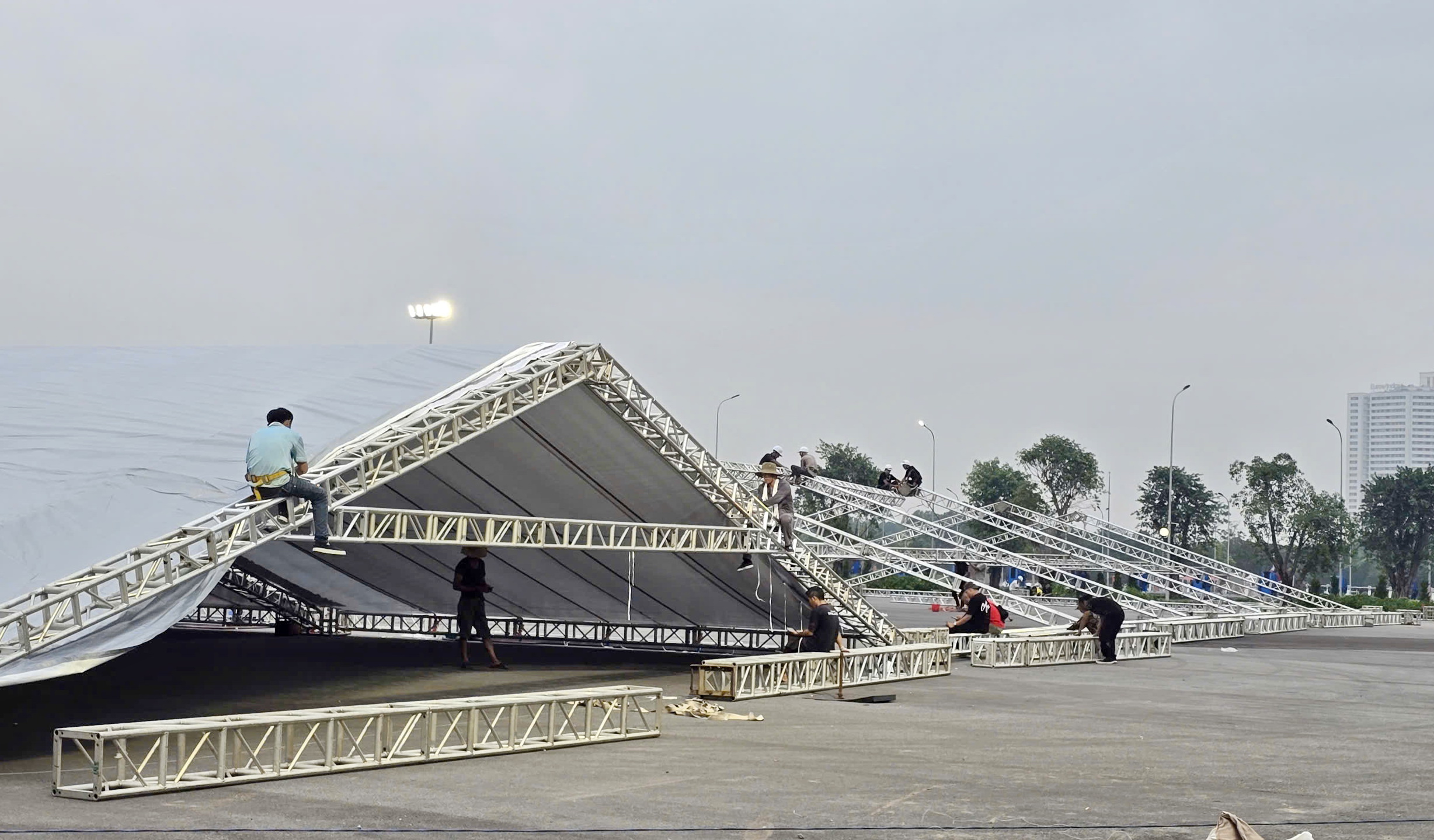 Závod vstříc pokroku na Národní výstavě úspěchů - foto 1