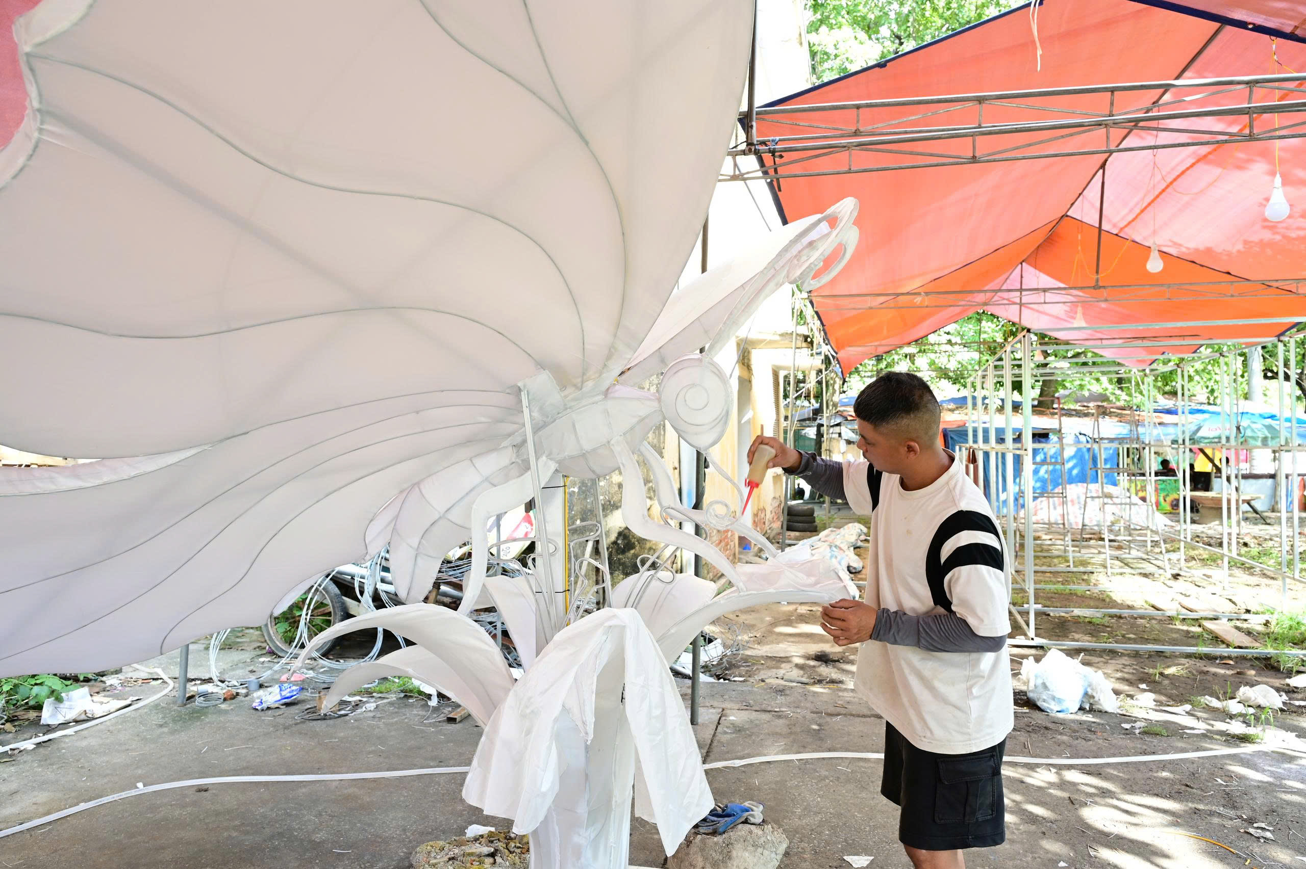 Desfile de lanternas gigantes do Festival do Meio Outono para celebrar o Dia Nacional, 2 de setembro - foto 8