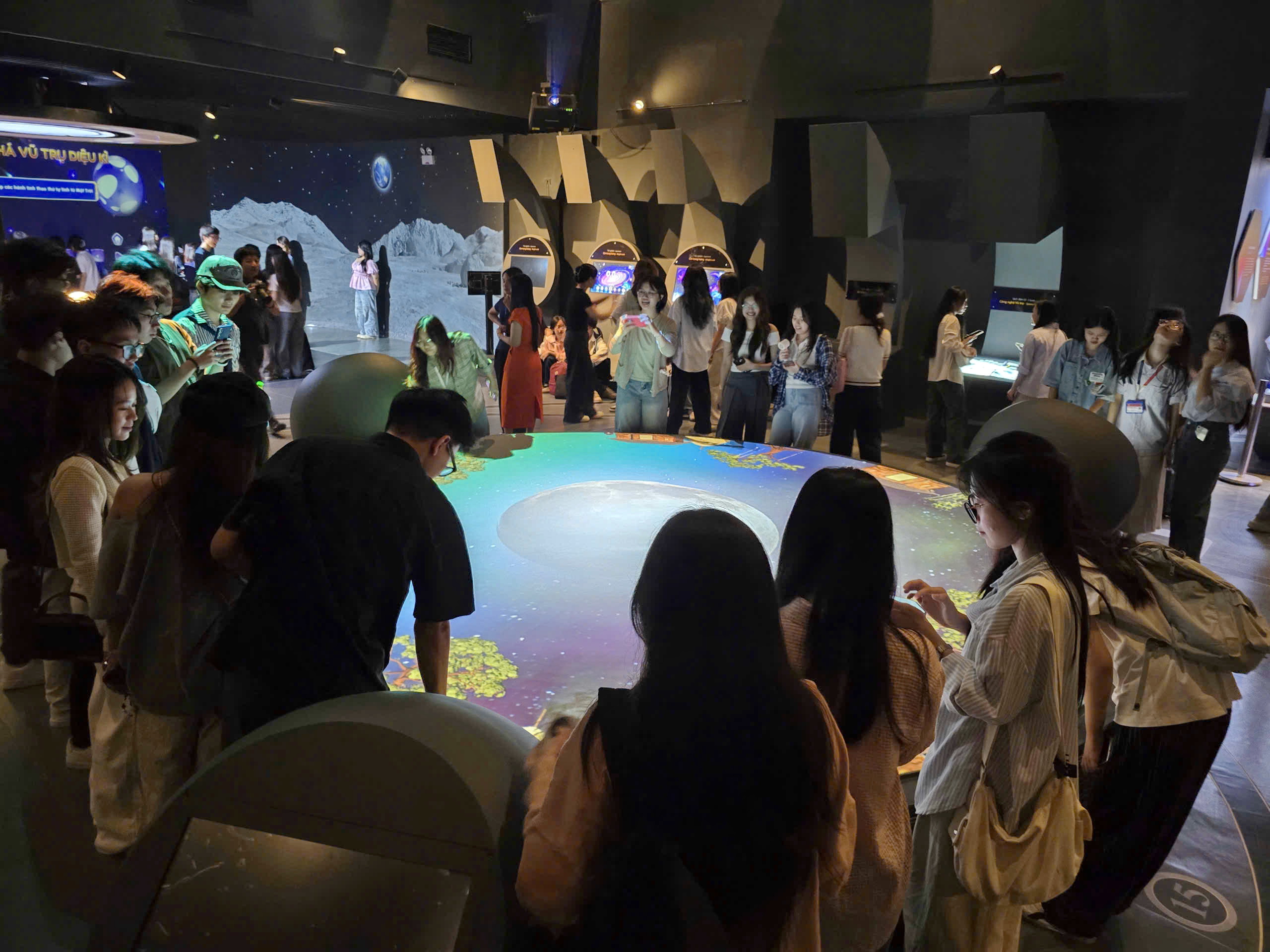 រុករកកន្លែងដែលបង្ហាញអាថ៌កំបាំងនៃសកលលោក - រូបថត 4