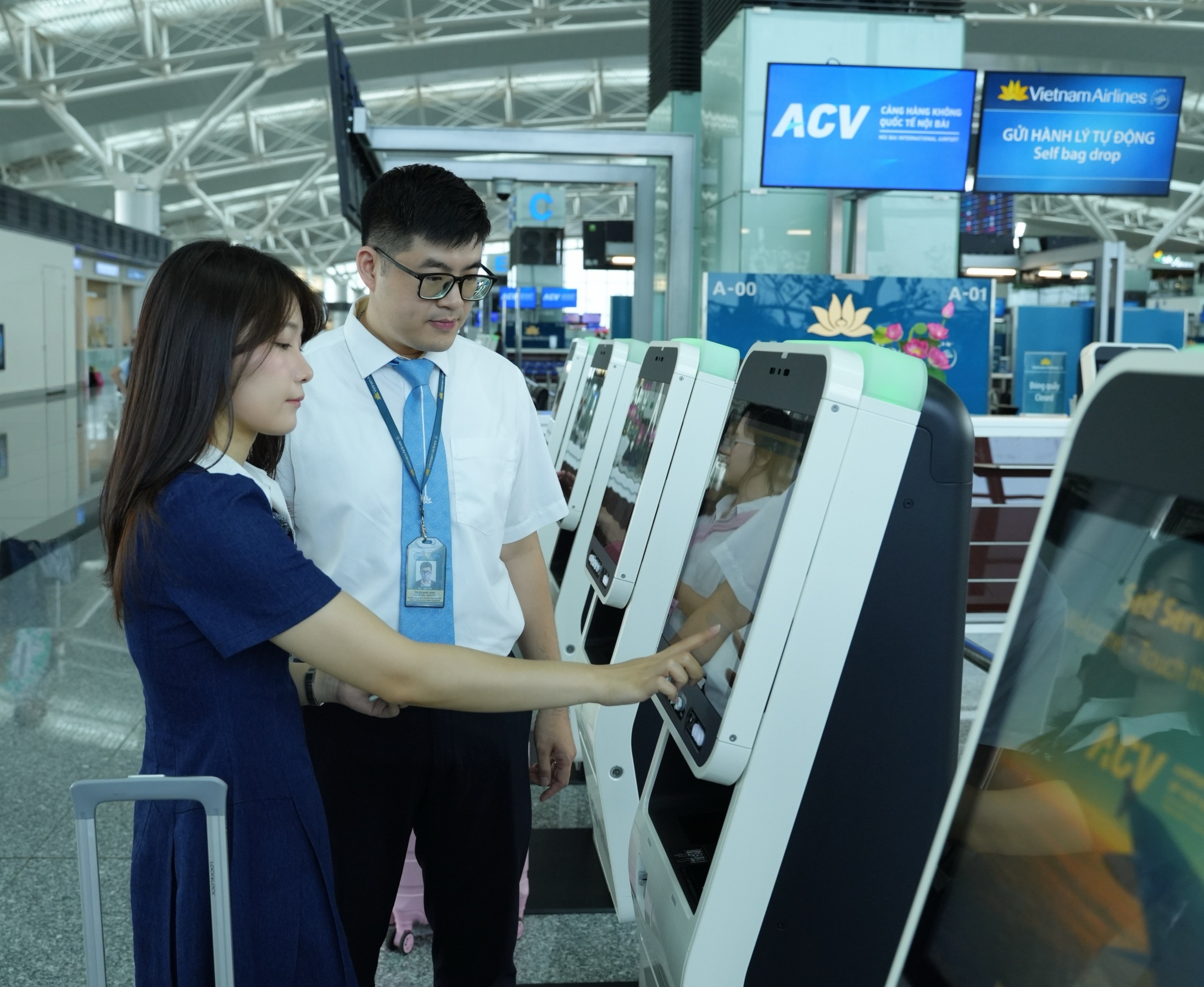 Thử nghiệm hệ thống làm thủ tục và gửi hành lý tự động tại sân bay Nội Bài - ảnh 2