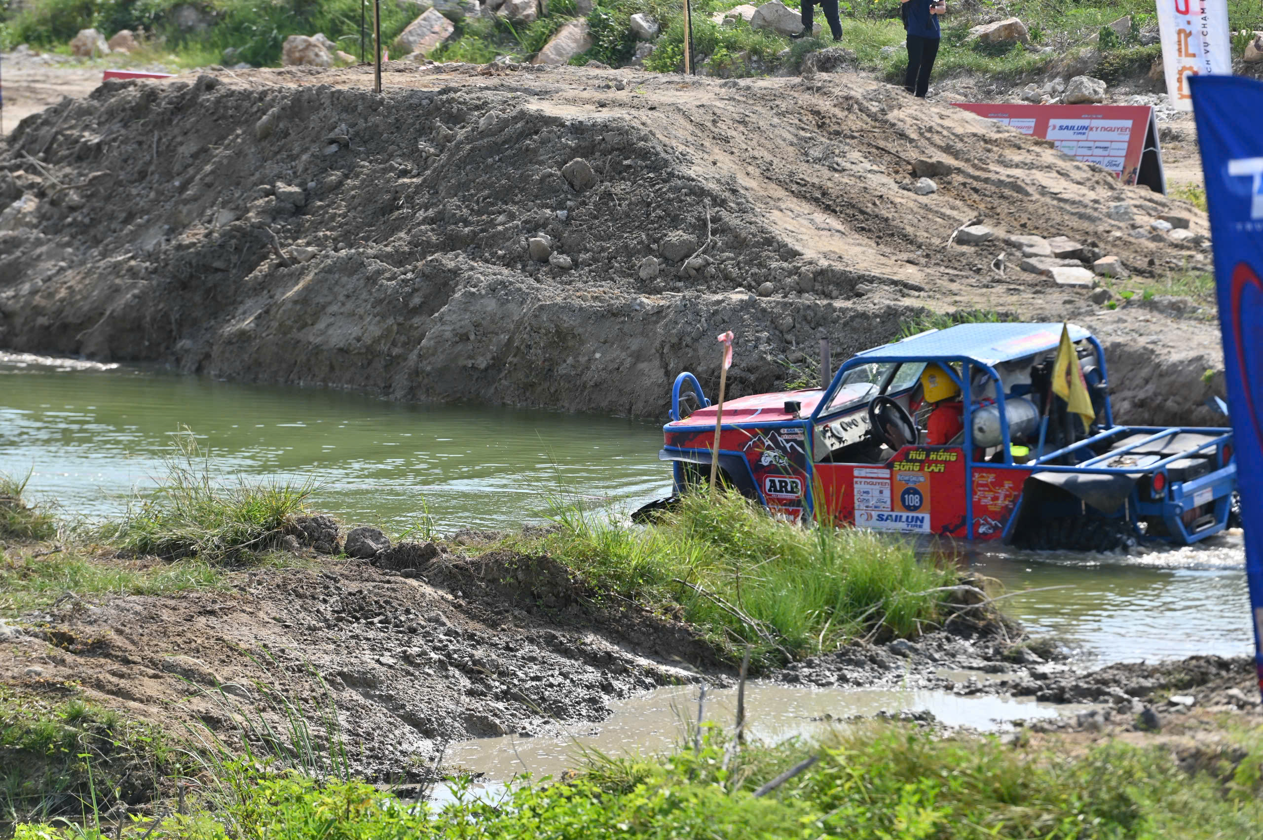 أكثر من 300 متسابق يشاركون في بطولة كأس فيكتوري تشالنج سيلون 2025 للسباقات الرياضية والطرق الوعرة - الصورة 2