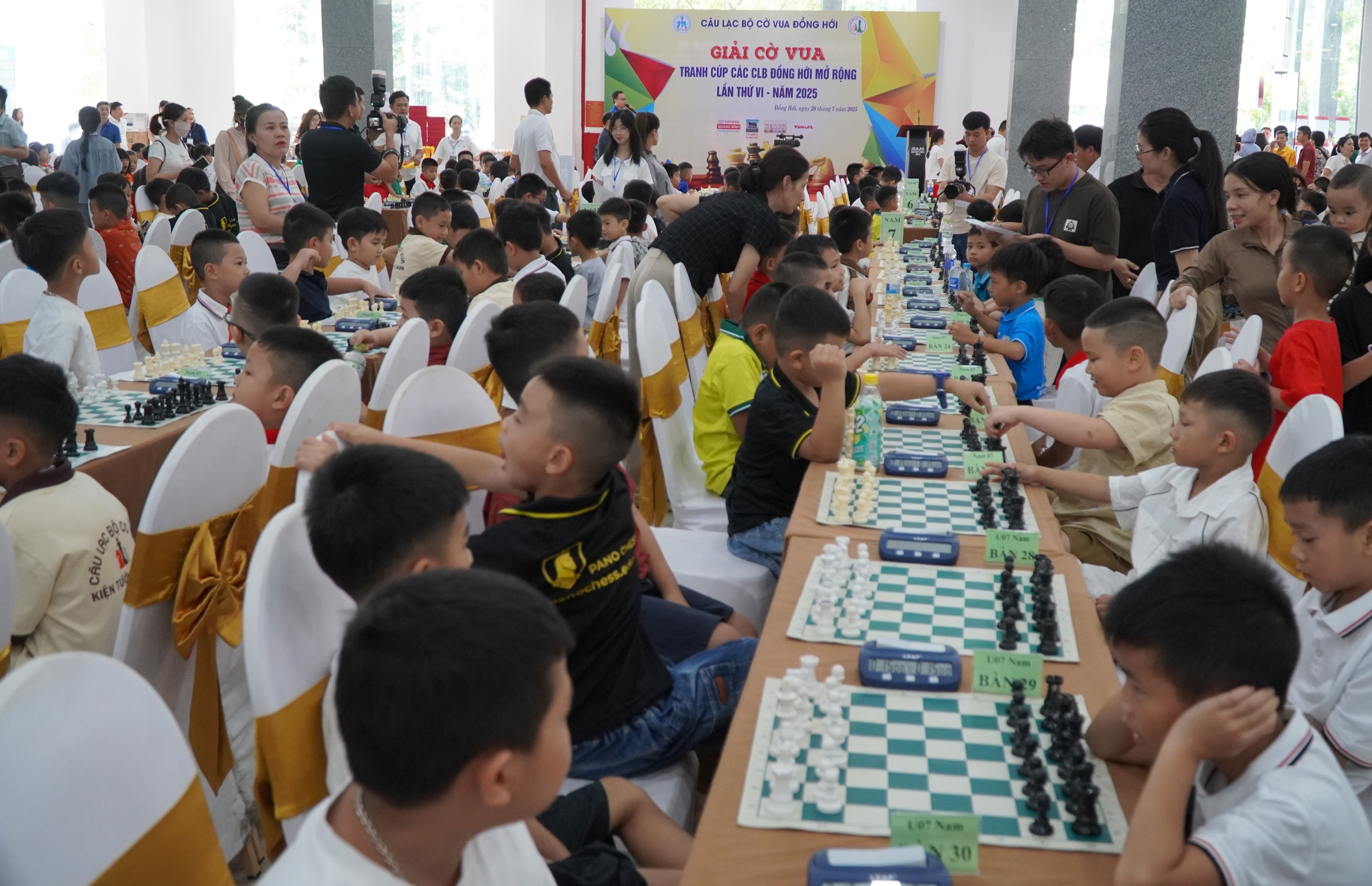 400 гравців змагаються на 6-му відкритому клубному шаховому турнірі Dong Hoi - фото 2