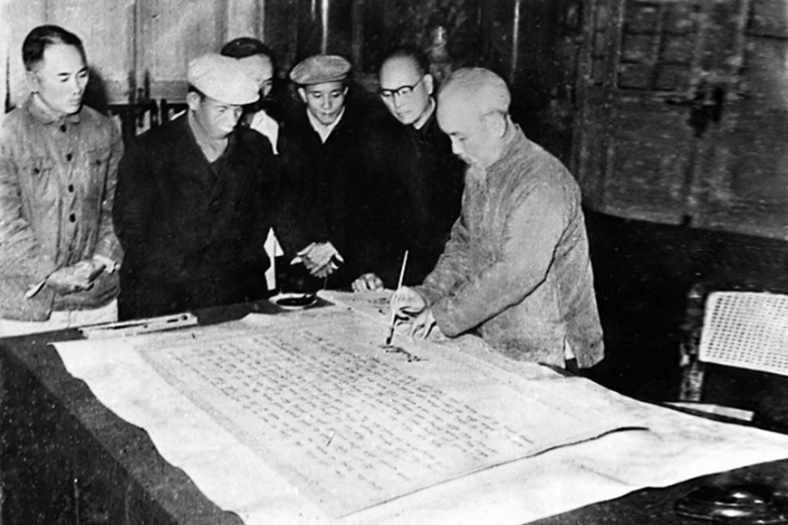 Nghe An viert het 995-jarig jubileum van haar naam en het 95-jarig jubileum van de Sovjetbeweging Nghe Tinh - foto 1