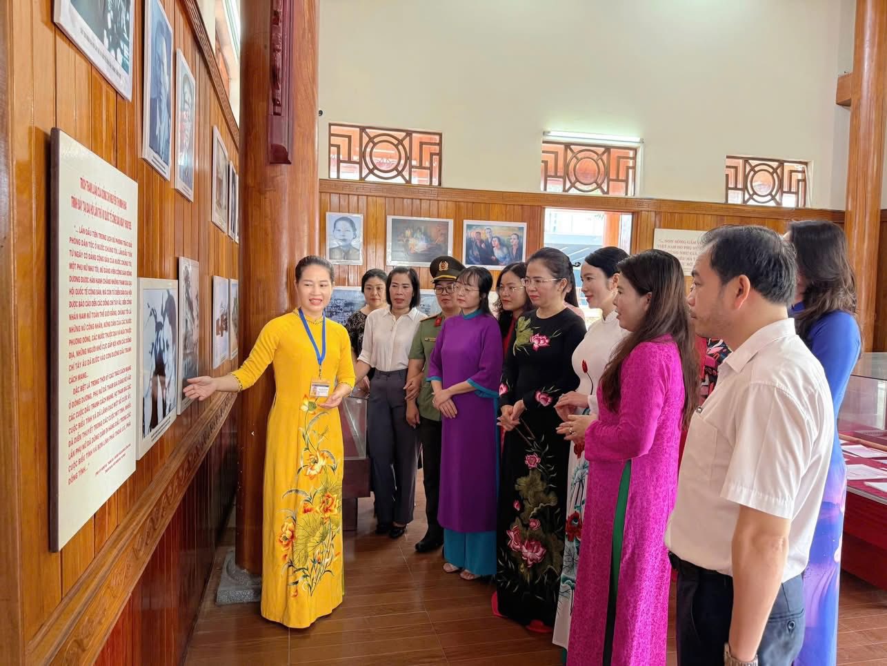 Nghe An រំលឹកខួបលើកទី 115 របស់ទាហានបដិវត្តន៍នារី Nguyen Thi Minh Khai - រូបថត 3