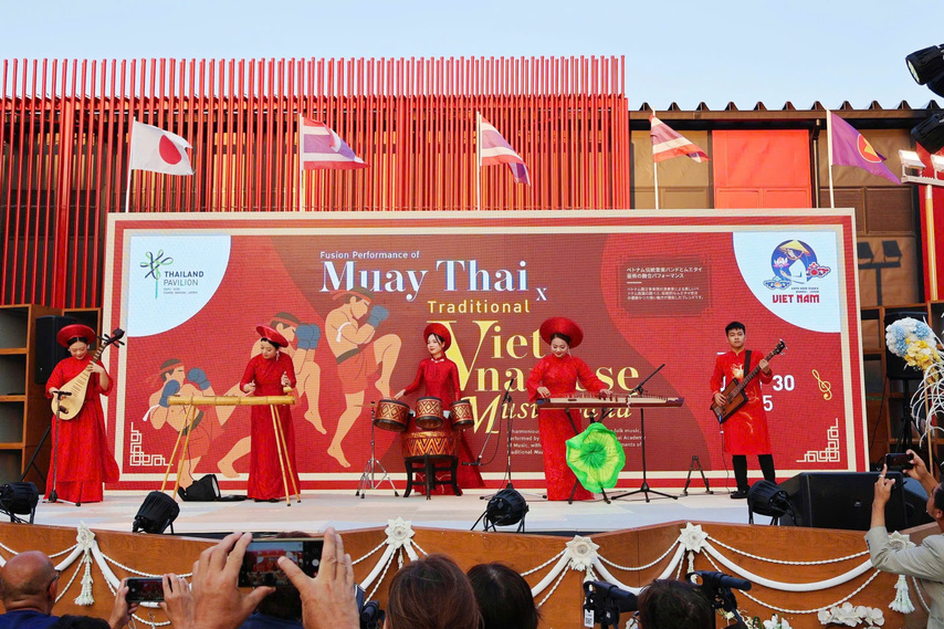 Musik tradisional Vietnam berpadu dengan Muay Thai di EXPO 2025 - foto 4