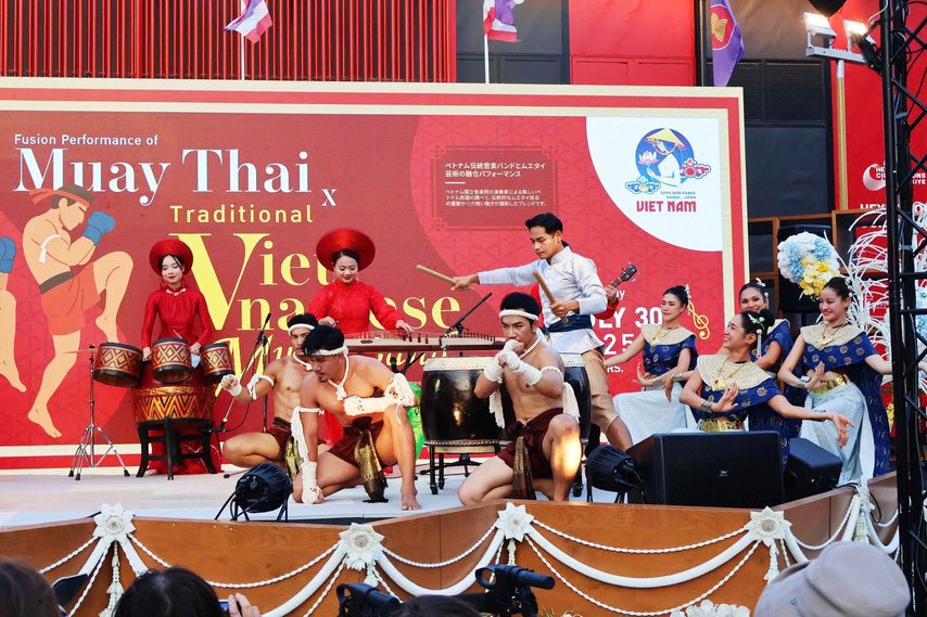 Musik tradisional Vietnam berpadu dengan Muay Thai di EXPO 2025 - foto 1