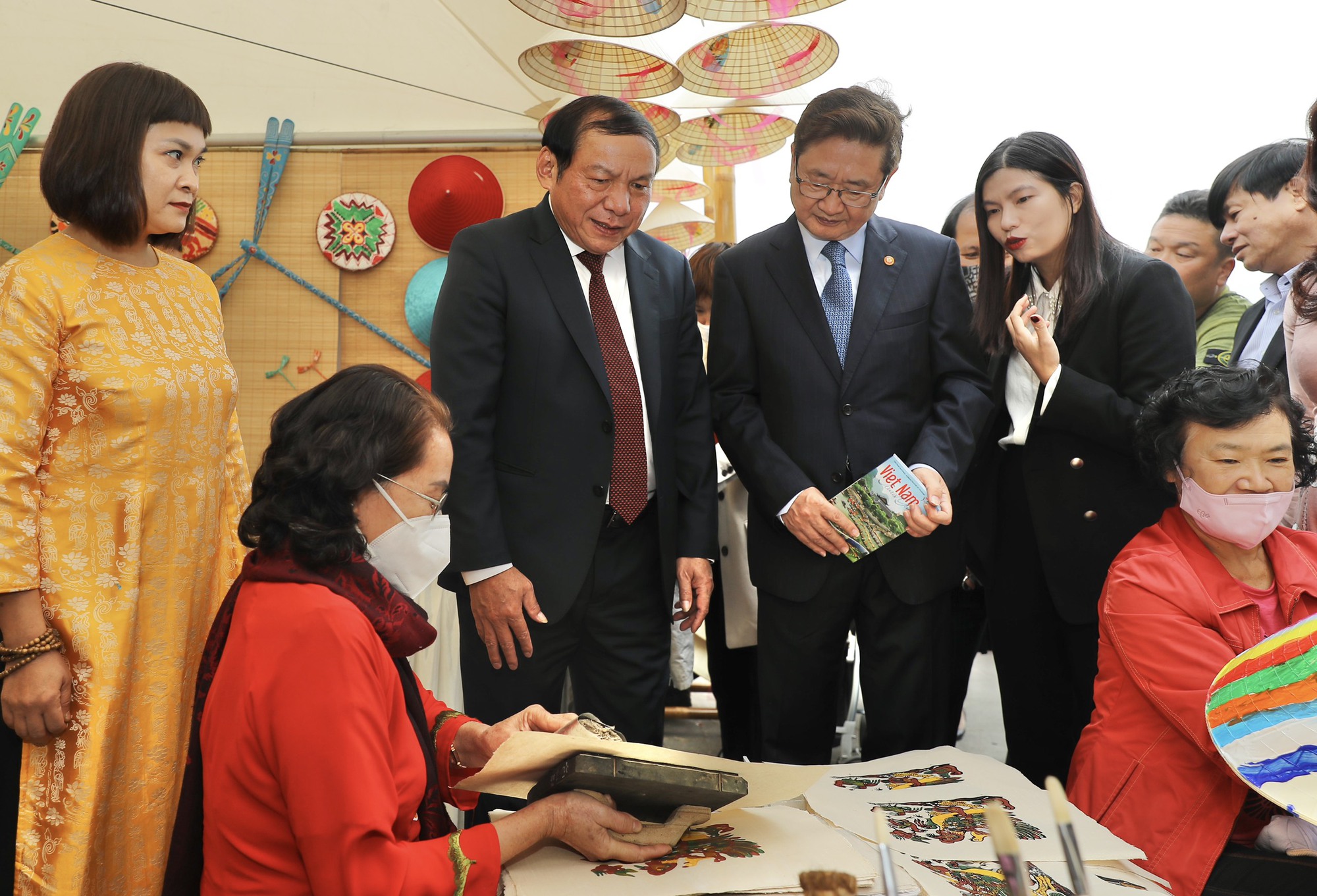 ការអនុវត្តកម្មវិធីសកម្មភាពរបស់រដ្ឋាភិបាល ដើម្បីអនុវត្តសេចក្តីសម្រេចលេខ ៥៩ នៃការិយាល័យនយោបាយ ស្តីពីការធ្វើសមាហរណកម្មអន្តរជាតិក្នុងស្ថានភាពថ្មី - រូបថតទី ១