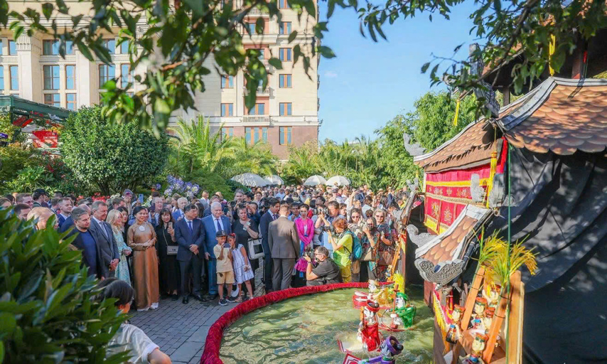 Pela primeira vez, a Praça Vermelha se enche de cores e sabores culturais vietnamitas - foto 8