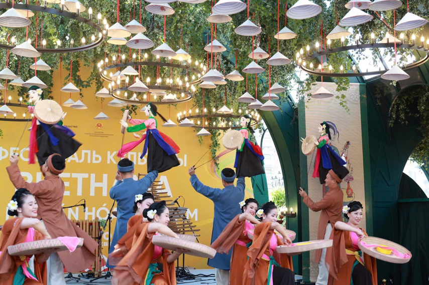 Pela primeira vez, a Praça Vermelha se enche de cores e sabores culturais vietnamitas - foto 7