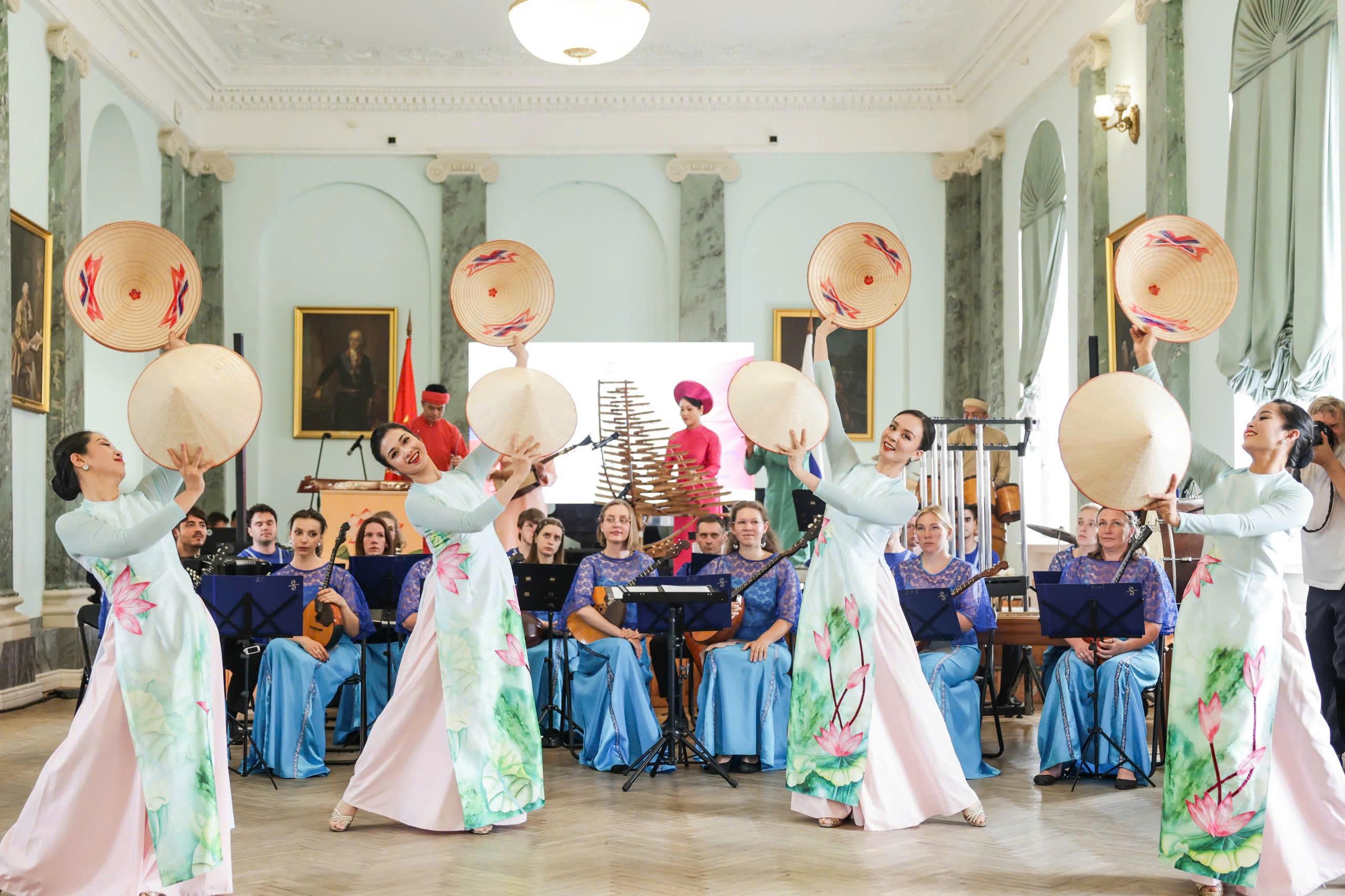 Pembukaan Pusat Kebudayaan Rusia-Vietnam di St. Petersburg, Federasi Rusia - foto 6