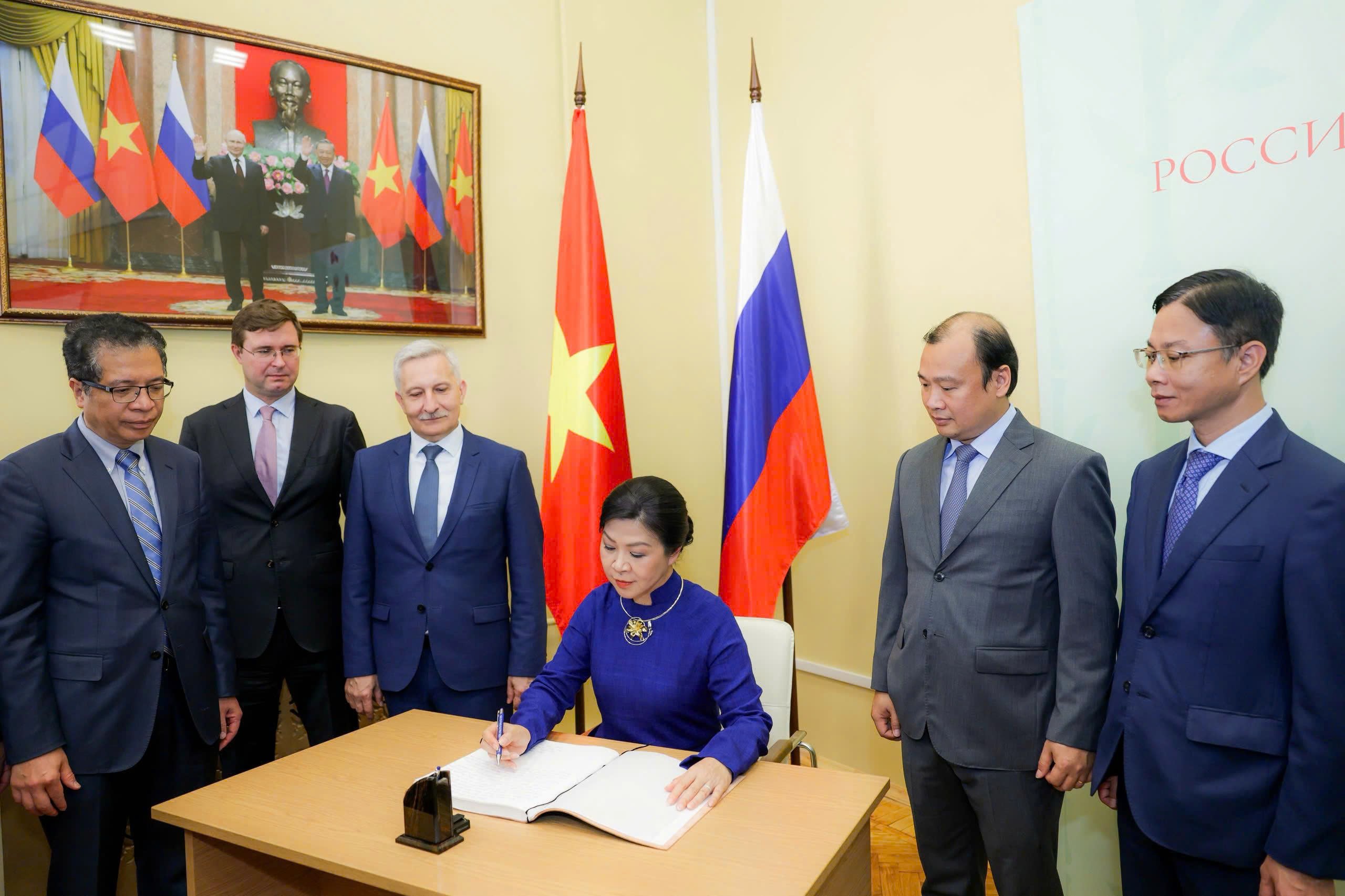 Pembukaan Pusat Kebudayaan Rusia-Vietnam di St. Petersburg, Federasi Rusia - foto 5