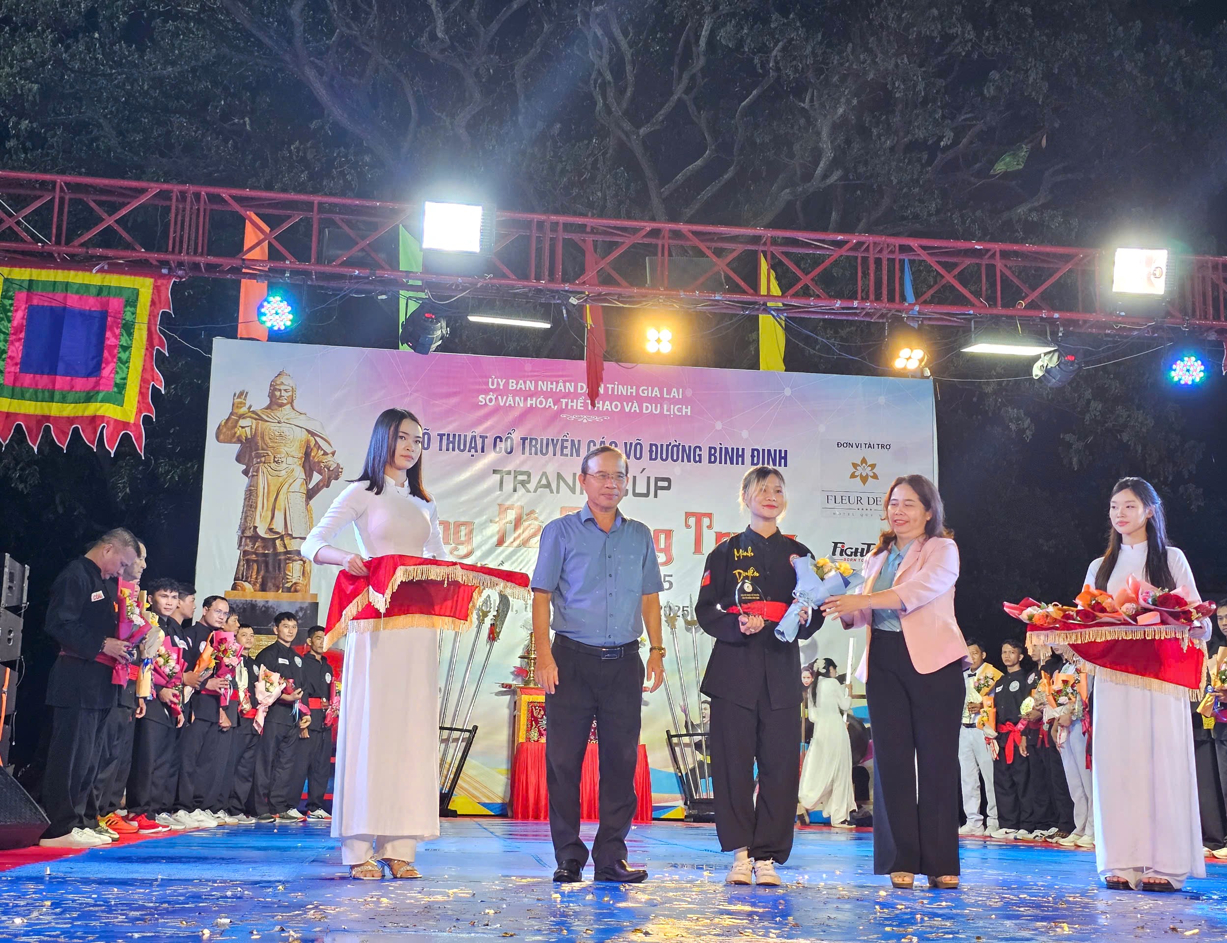 Mais de 655 mestres e estudantes de artes marciais participaram da 7ª Copa Imperador Quang Trung - foto 3