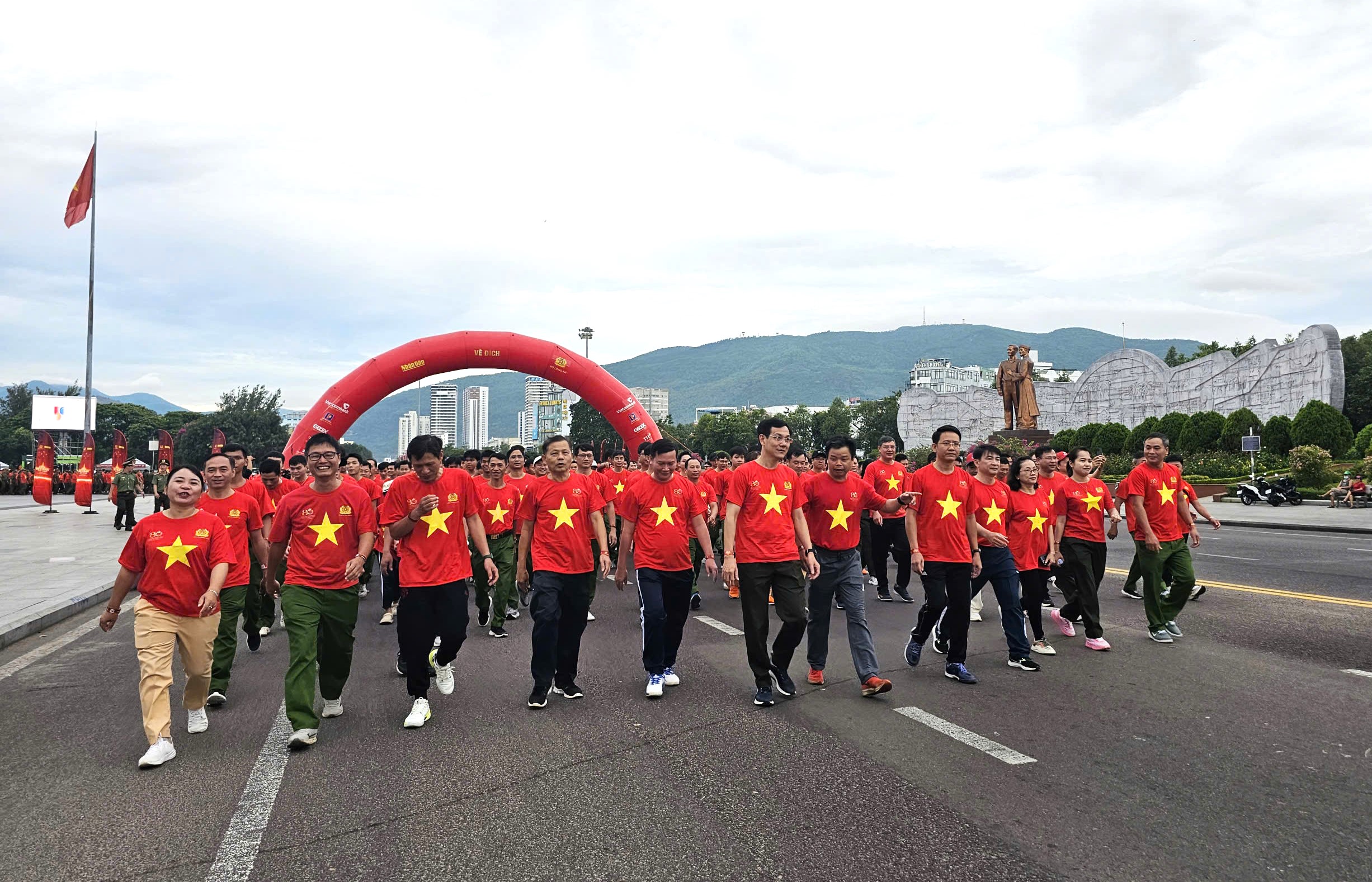 Více než 45 000 lidí se vydalo pěšky v reakci na zprávu „Jedna miliarda kroků do nové éry“ – foto 1