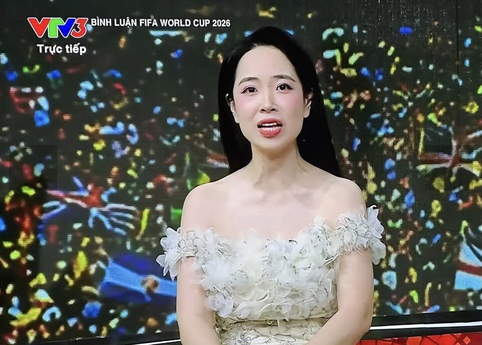 Gallery -             Tranh cãi BTV thể thao không được mặc đồ điệu: Khán giả có đang quá khắt khe?     - image 1