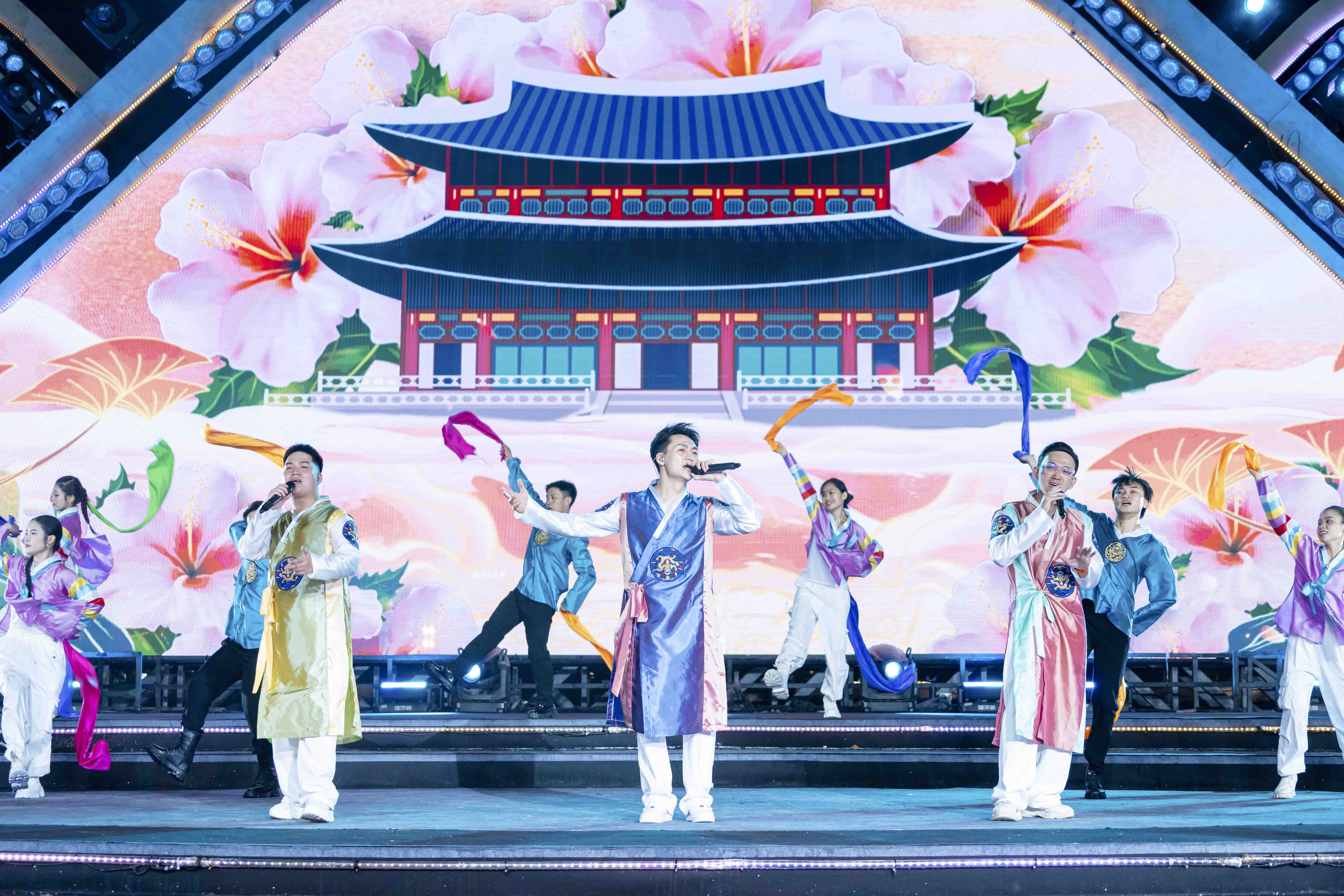 কোরিয়া বনাম ইতালি, ডিআইএফএফ ২০২৫-এর ৫ম রাত হান নদীতে বিস্ফোরণের প্রতিশ্রুতি - ছবি ৪