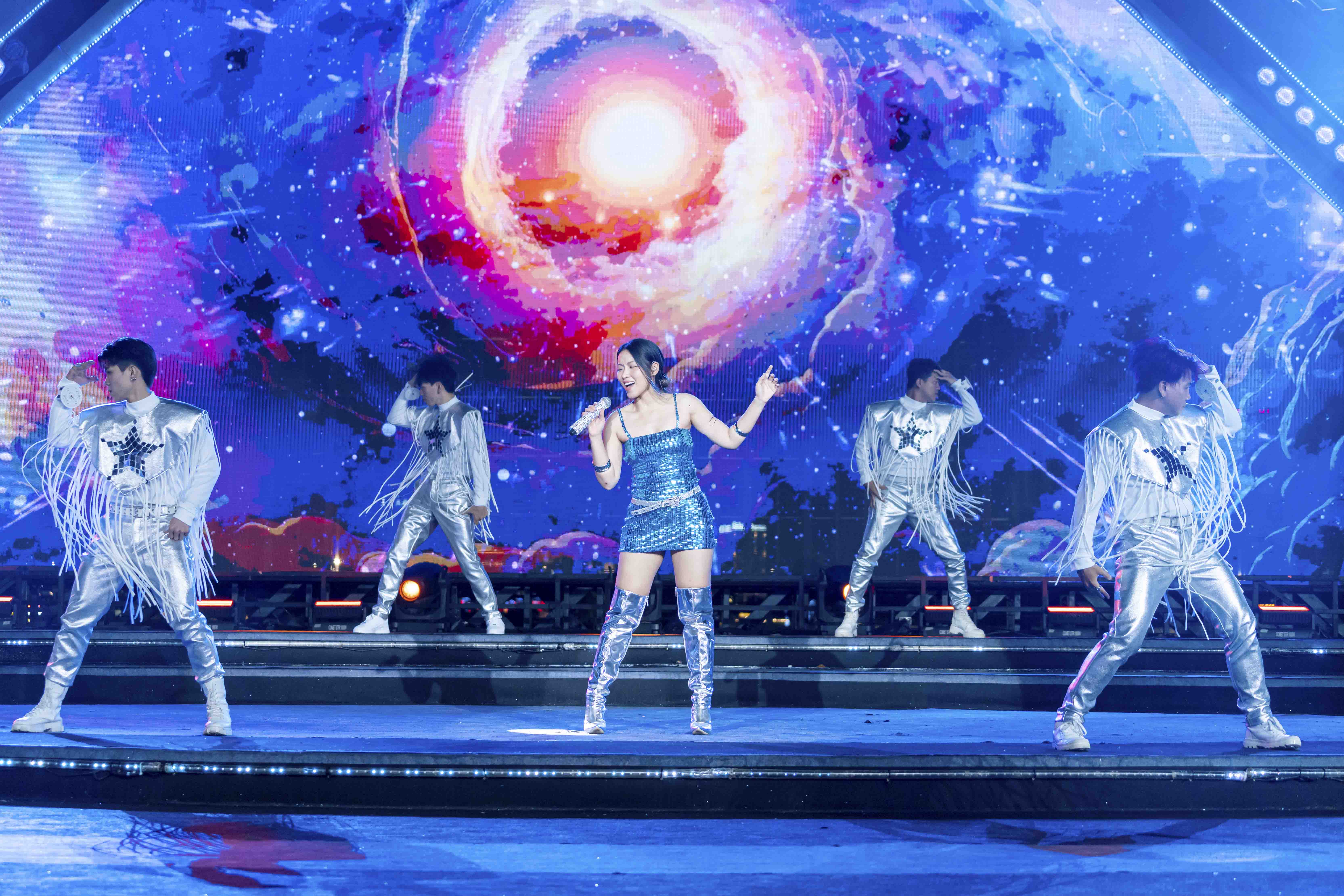 কোরিয়া বনাম ইতালি, ডিআইএফএফ ২০২৫-এর ৫ম রাত হান নদীতে বিস্ফোরণের প্রতিশ্রুতি - ছবি ৩