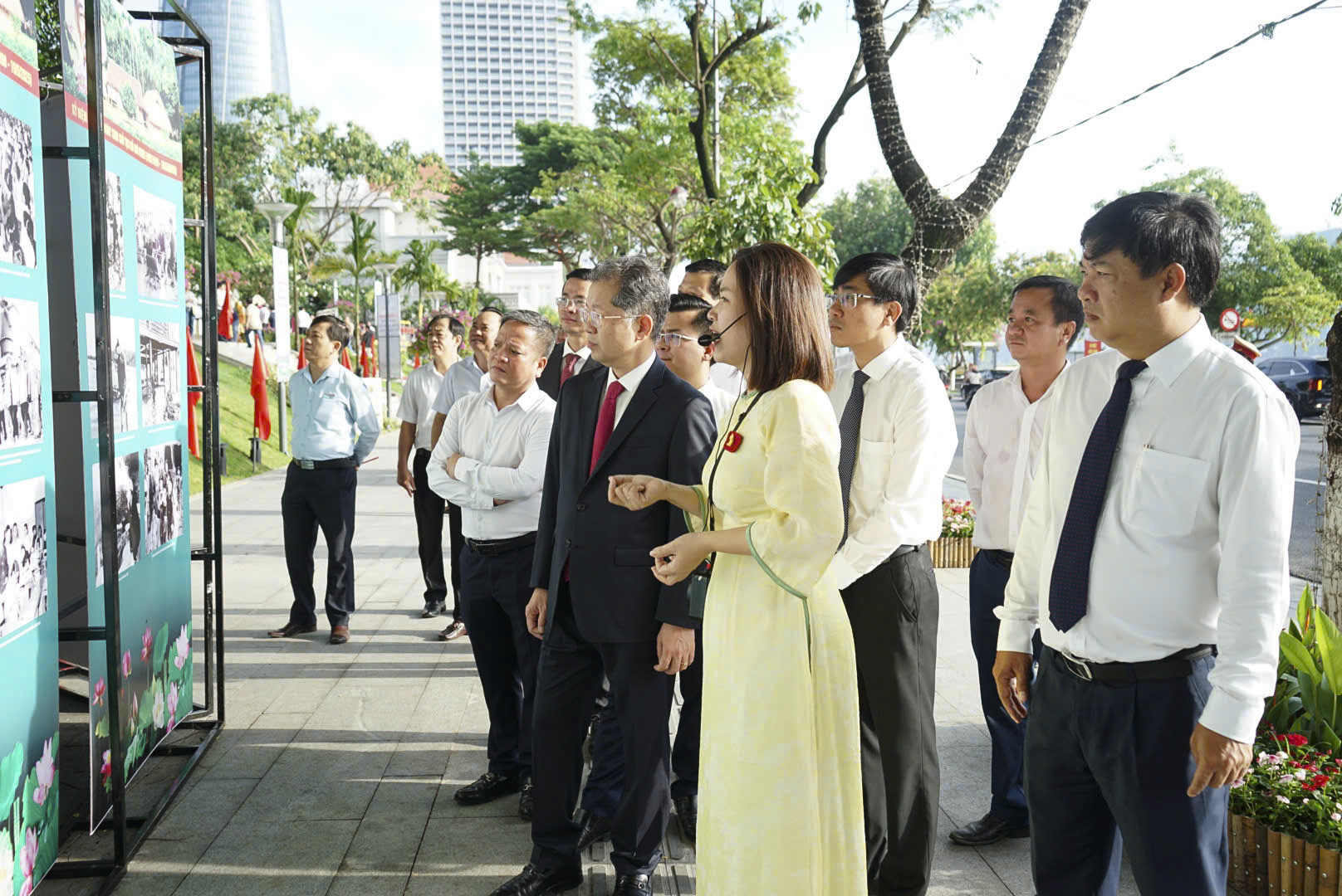 Da Nang slavnostně otevřel sochu strýce Ho v areálu Všeobecné vědecké knihovny - foto 2