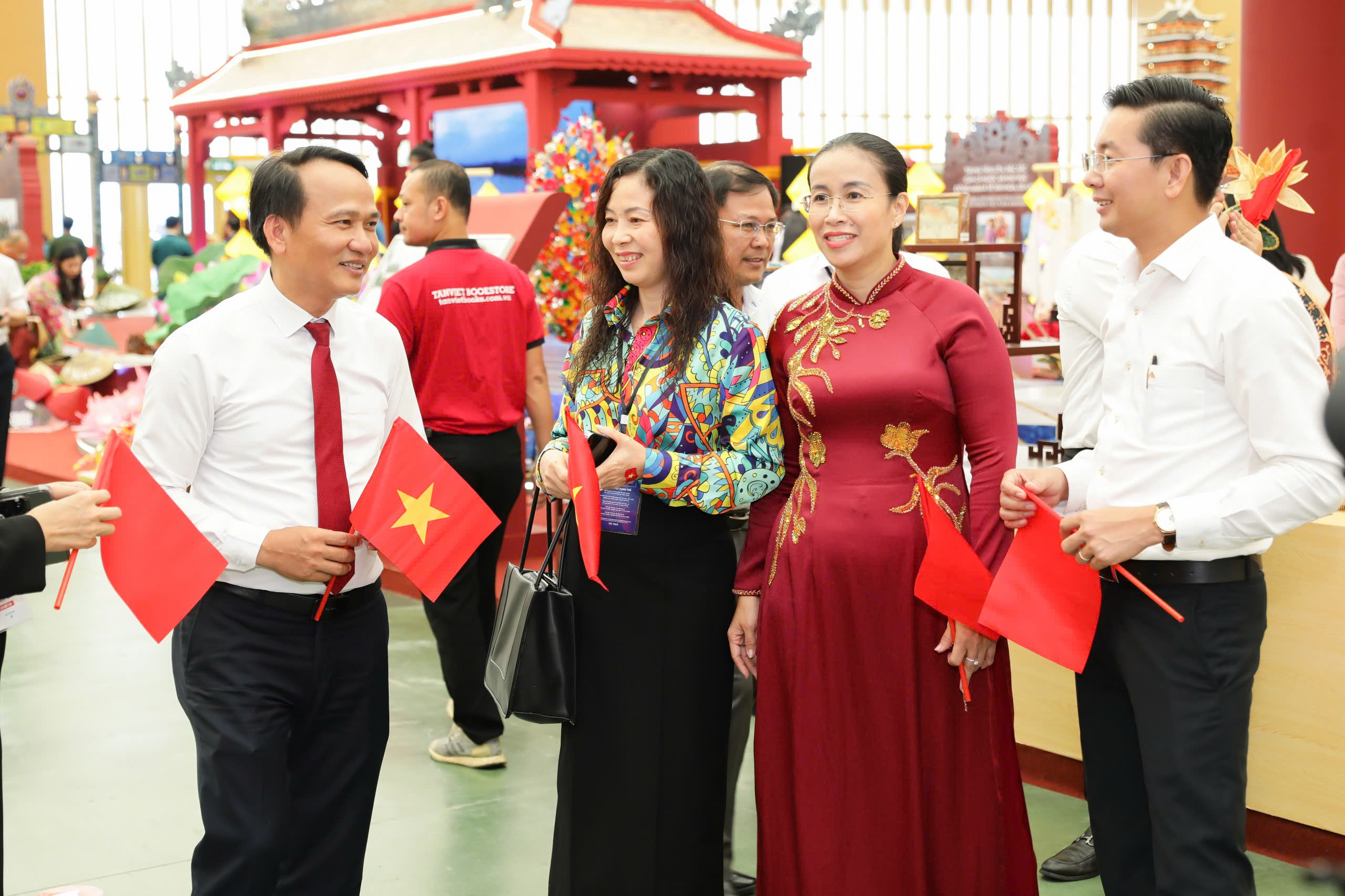 Da Nang ចាប់អារម្មណ៍ជាមួយស្តង់បច្ចេកវិទ្យានៅឯពិព័រណ៍សមិទ្ធិផលជាតិ - រូបថត ៦